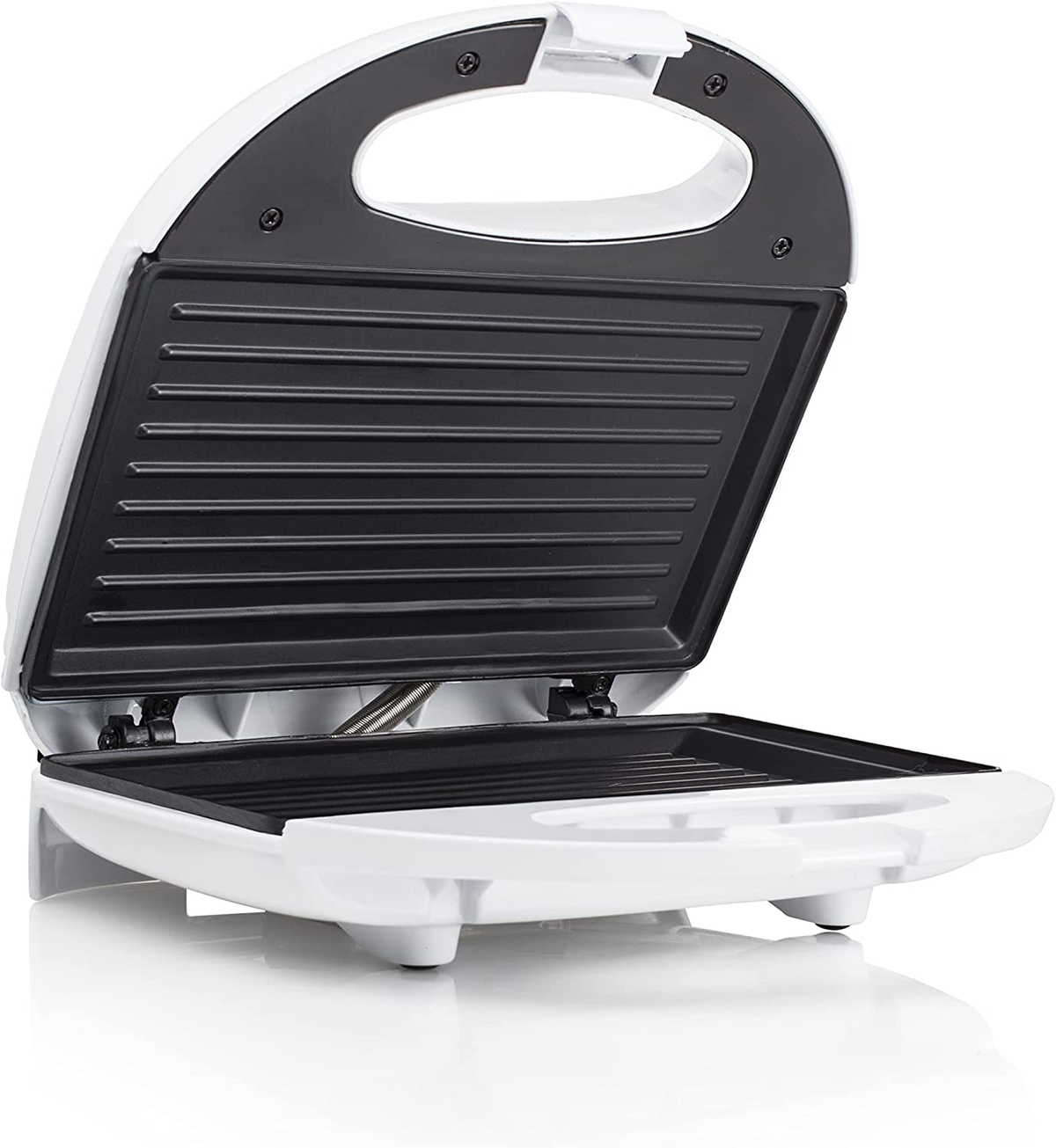 Sandwich maker bianco aperto, piastre grill nere visibili, sfondo bianco.