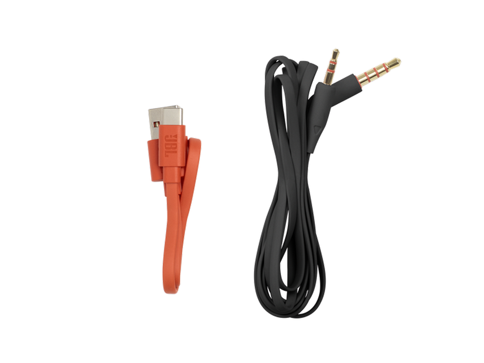 Oranges USB-Kabel und schwarzes Audiokabel. JBL-Branding auf dem USB-Kabel. Audiokabel hat Goldstecker.