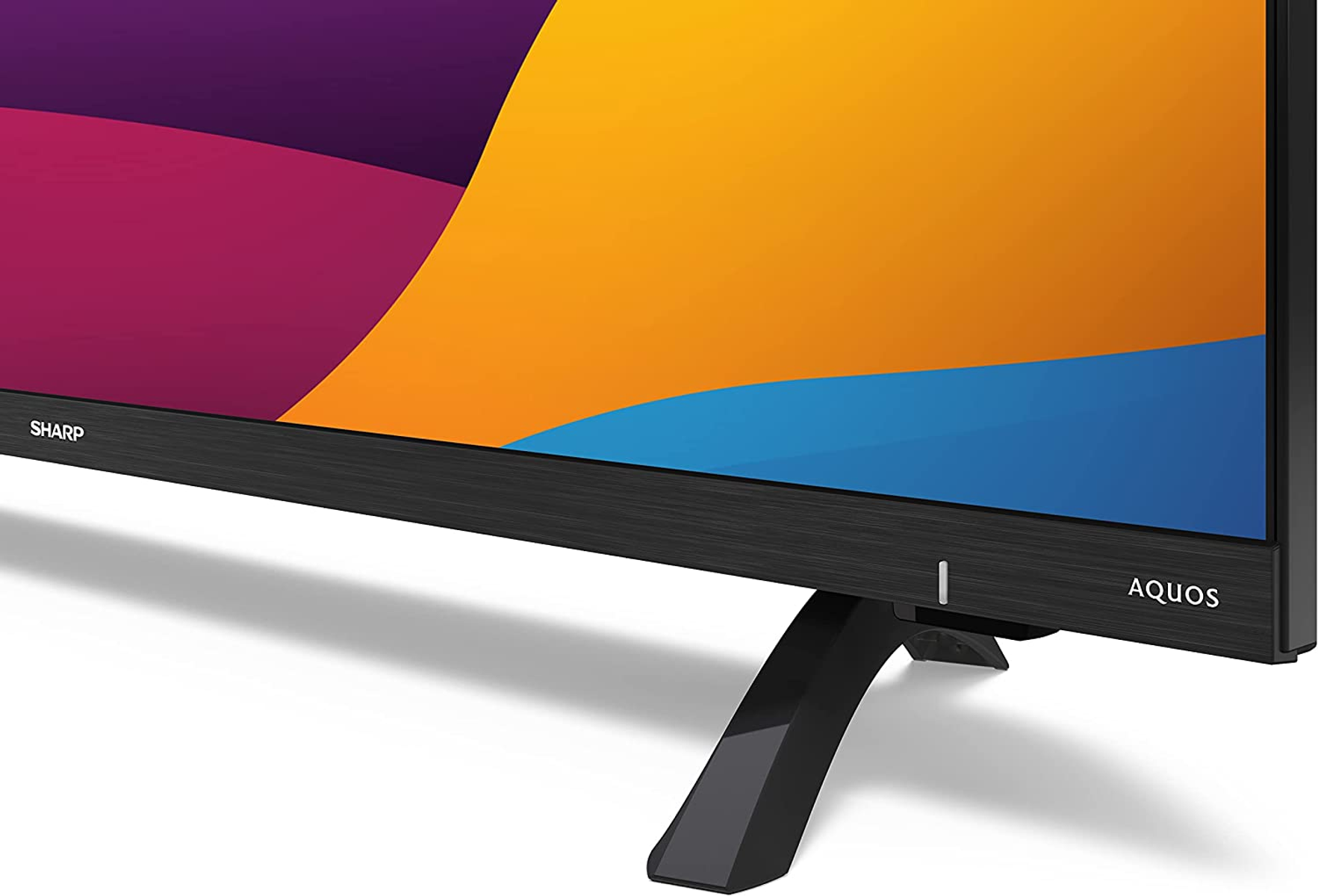 TV negro con pantalla colorida, patas negras y un logotipo.
