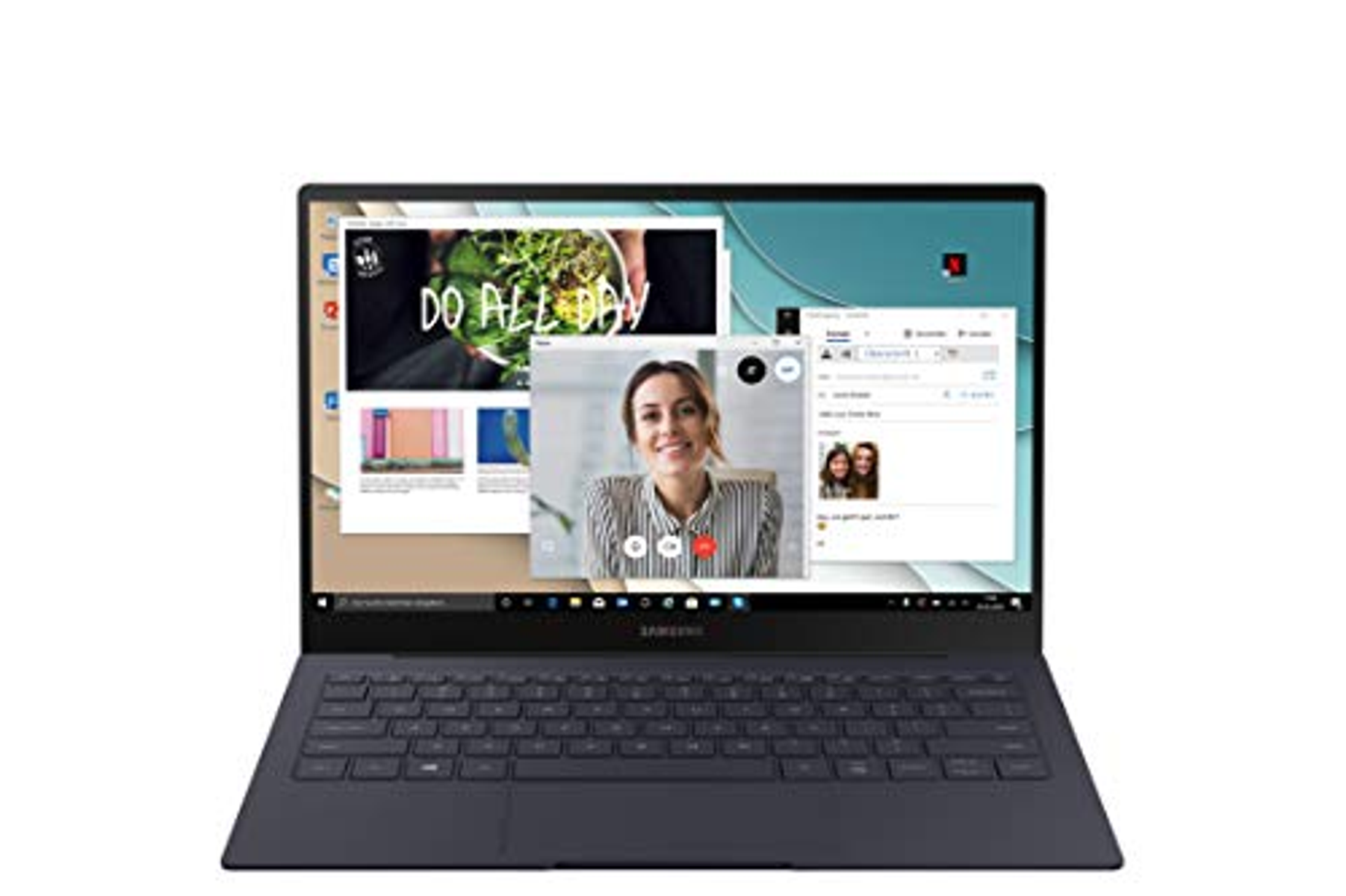 Laptop zeigt einen Videoanruf mit Personen und einem Online-Dokument.