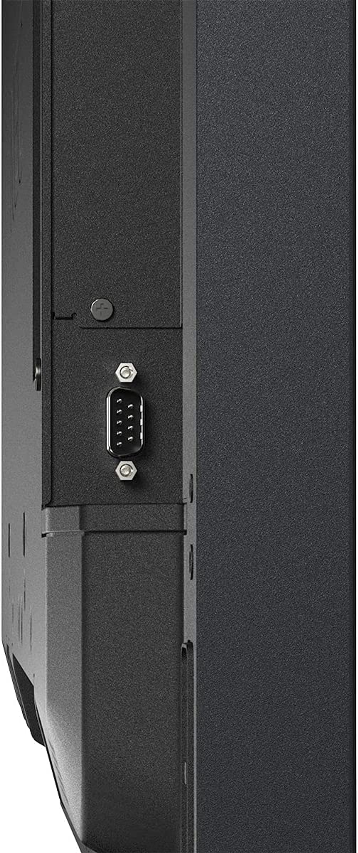 Primo piano del lato di un dispositivo nero con una porta. Il lato è scuro.