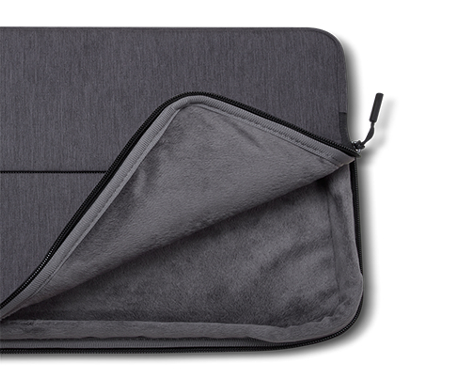 Eine graue Laptoptasche, geöffnet, mit weichem, grauem Innenfutter und Reißverschluss.