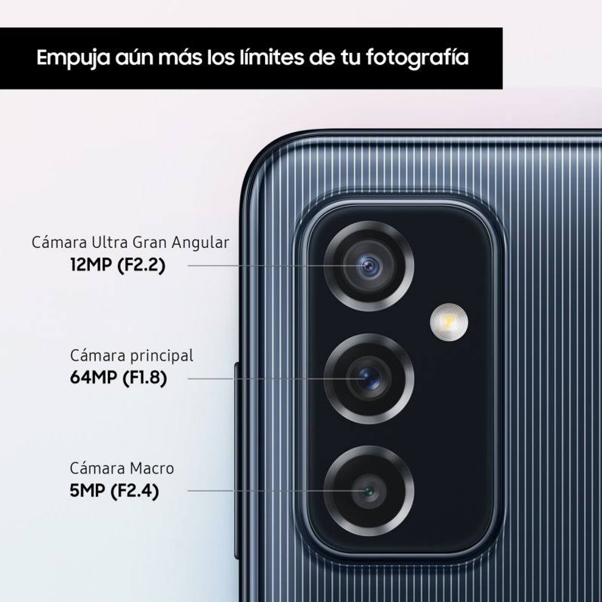 Primo piano del gruppo fotocamere di uno smartphone. Tre obiettivi sono etichettati.