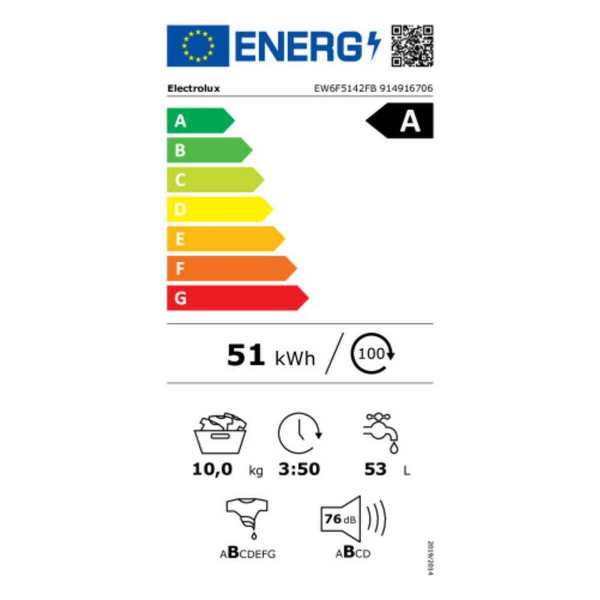 Una etiqueta energética con clasificaciones e información del electrodoméstico para una lavadora Electrolux.