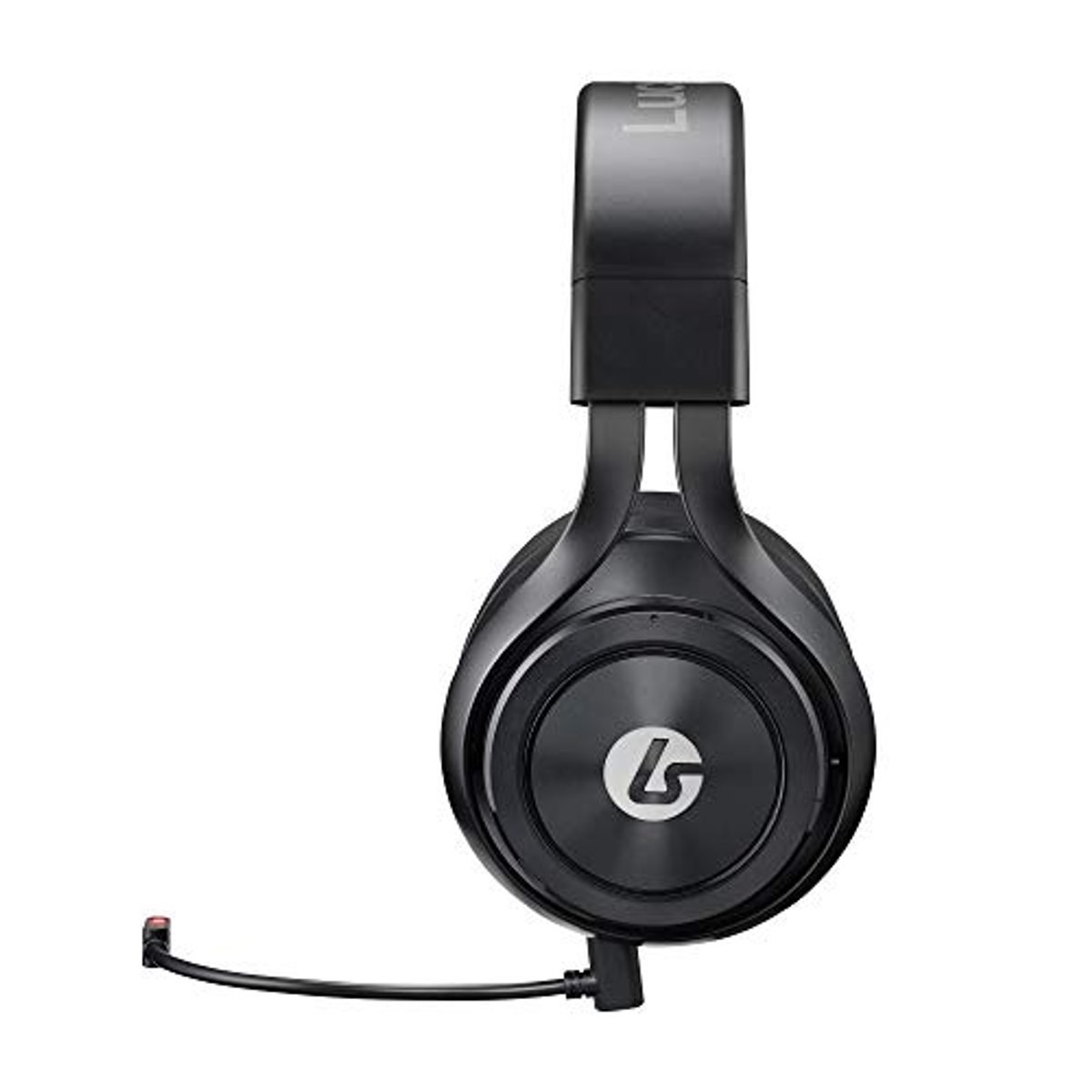 Schwarzes Gaming-Headset mit Mikrofon. Logo auf der Ohrmuschel. Weißer Hintergrund.