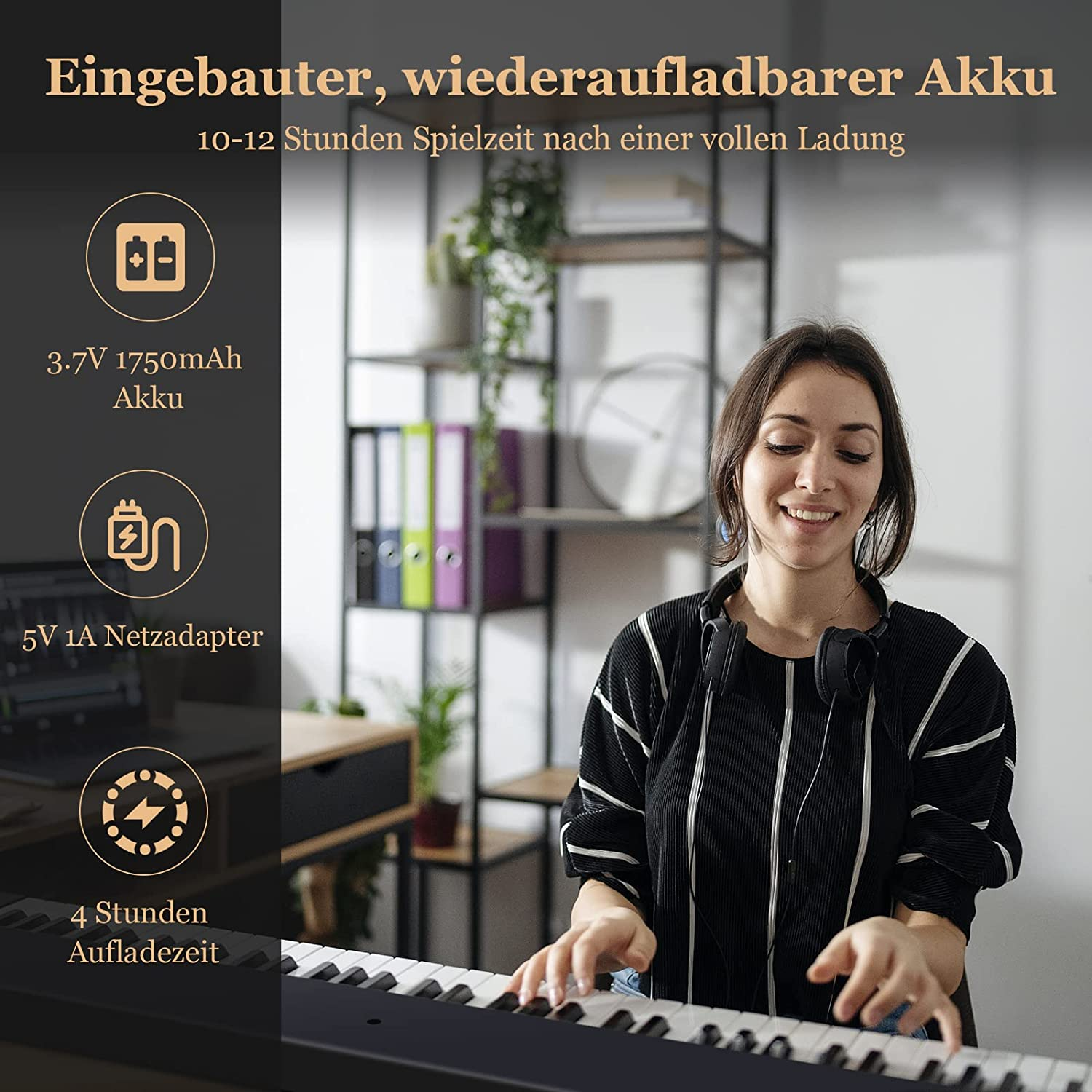 Frau spielt Klavier mit Kopfhörern. Text über Akkulaufzeit und Adapterdetails.
