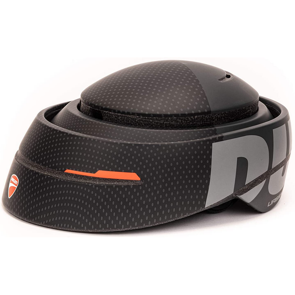 Casco Ducati negro y gris con detalles naranjas sobre fondo blanco.