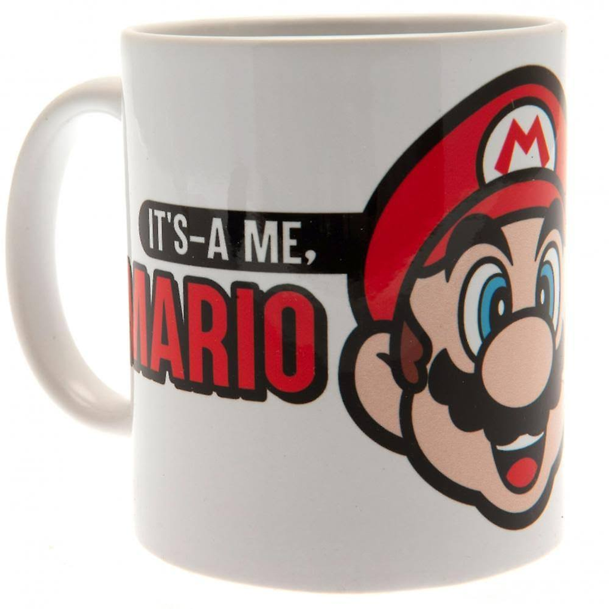 Una tazza bianca di Mario con cappello rosso e la scritta "IT'S-A ME, MARIO".