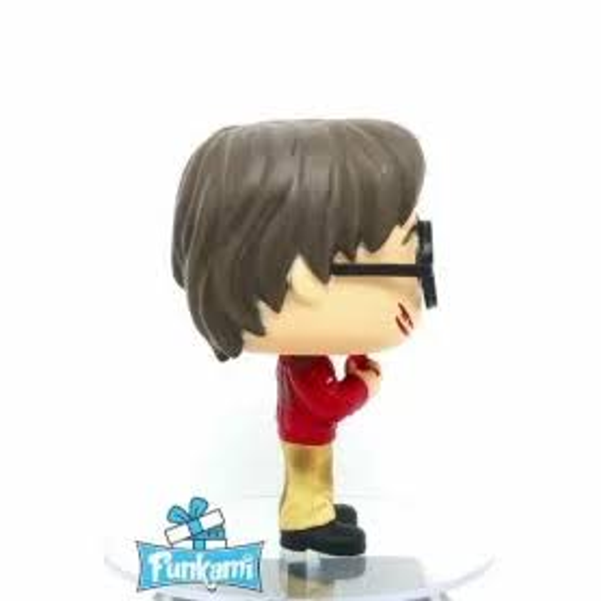Una figura Funko Pop di un personaggio dei cartoni animati con occhiali, camicia rossa e pantaloni gialli.