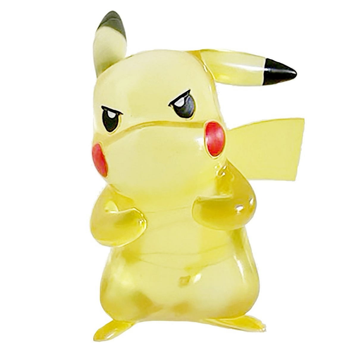Una figura de Pikachu amarilla con expresión de enfado y mejillas rojas, sobre fondo blanco.