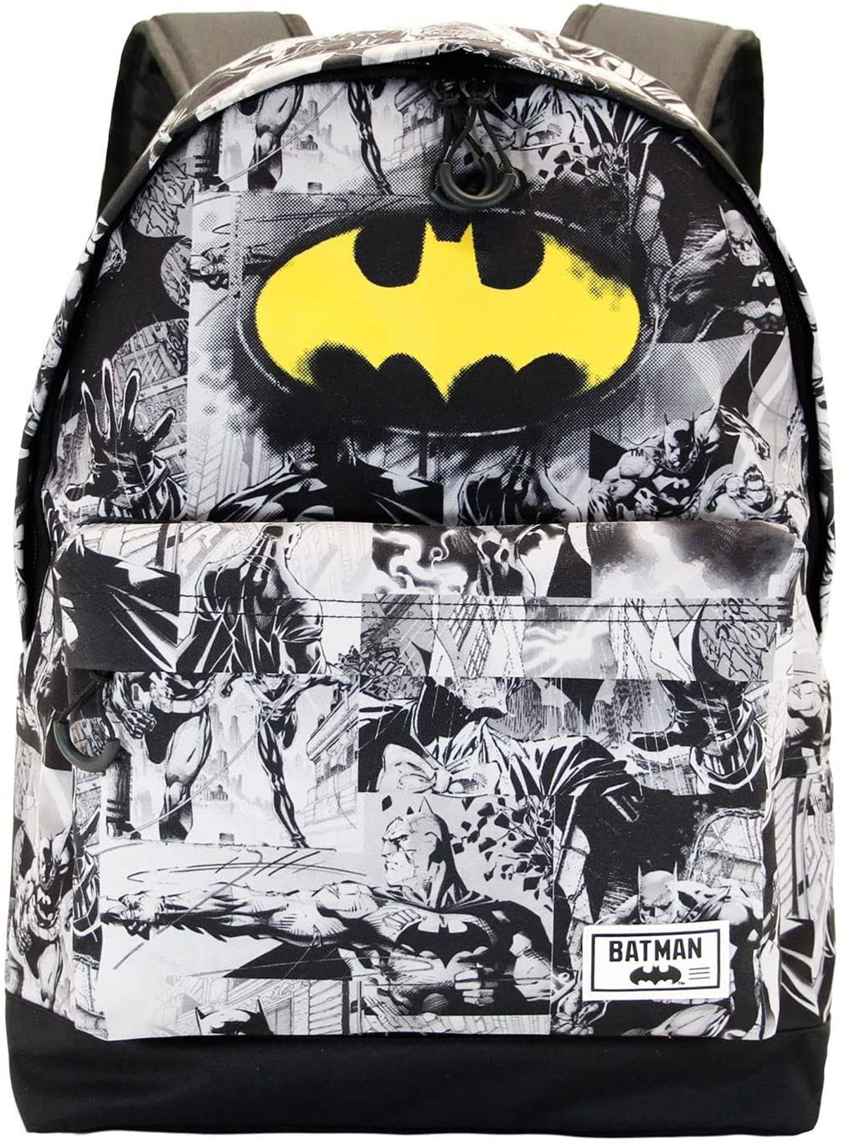 Mochila de Batman con logo de murciélago amarillo sobre diseño de collage de cómic.