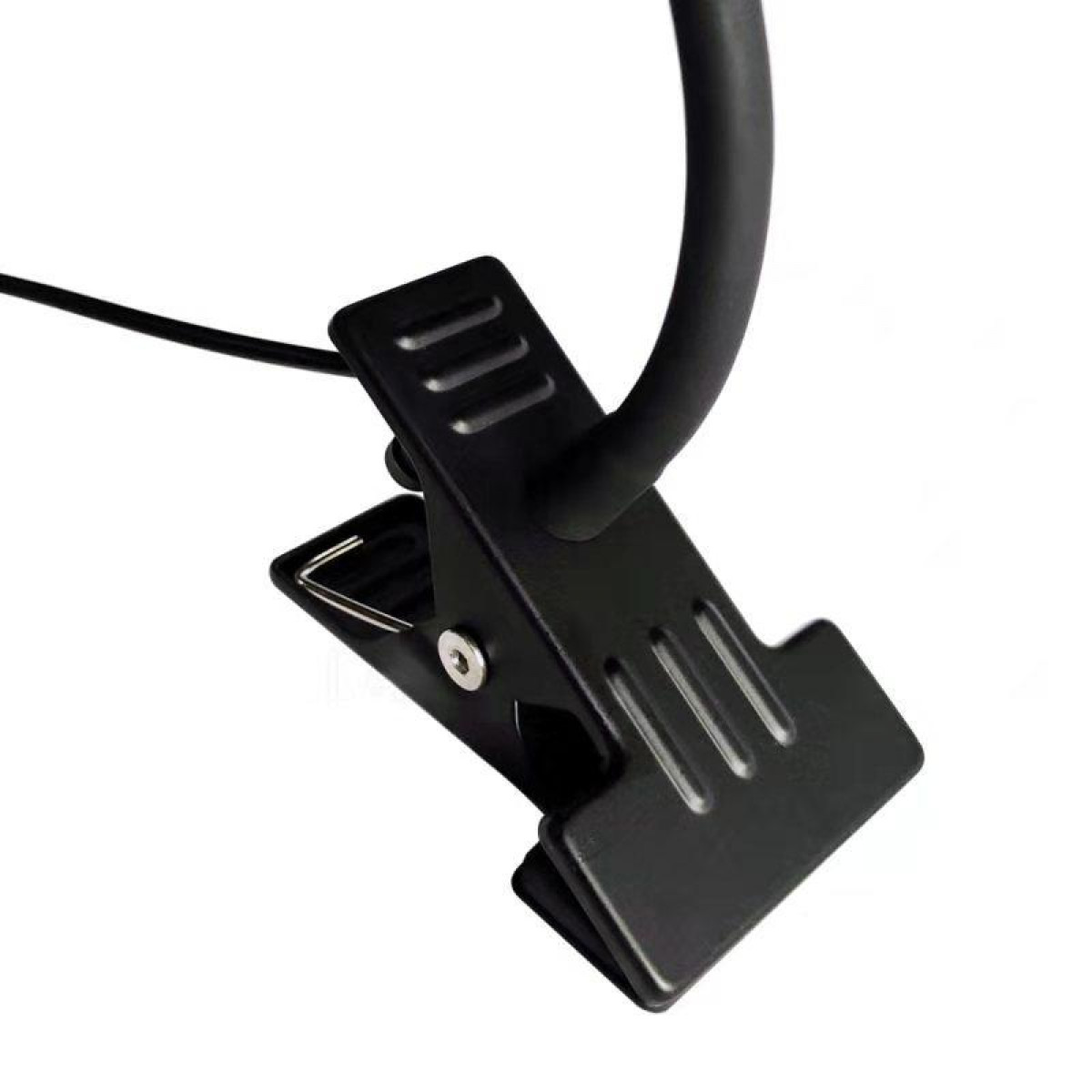 Czarny klips z elastycznym ramieniem, prawdopodobnie akcesorium biurowe, na białym tle.