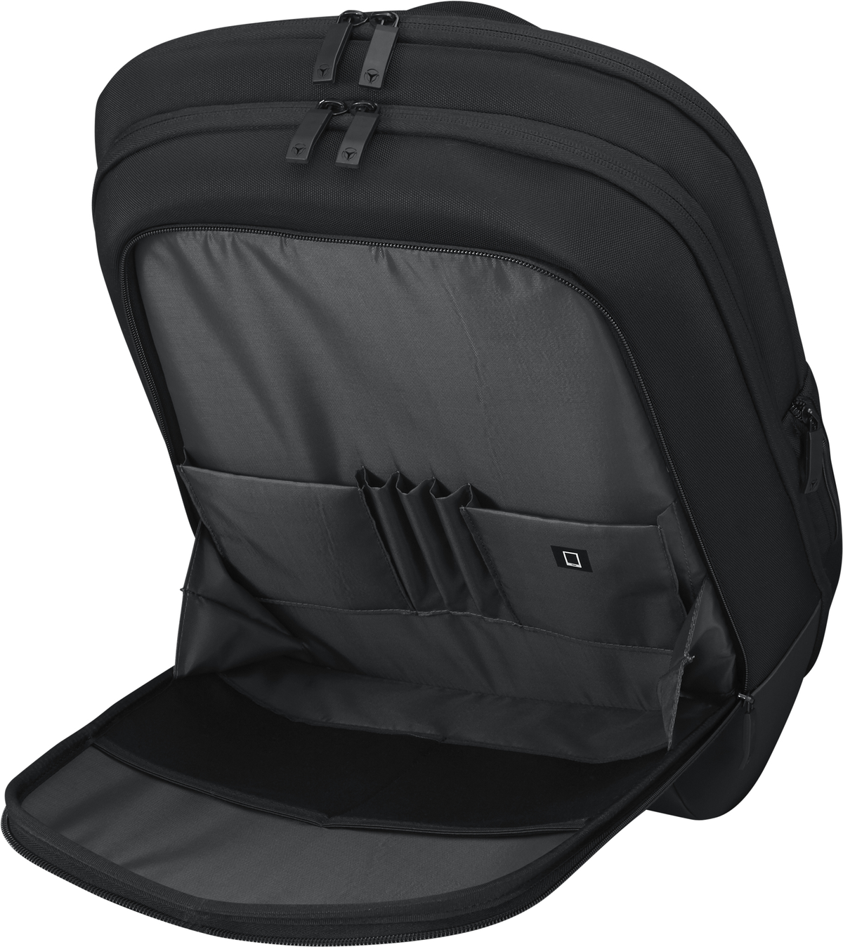 Mochila negra, abierta para revelar compartimentos internos. Tiene bolsillos pequeños y un logo cuadrado.