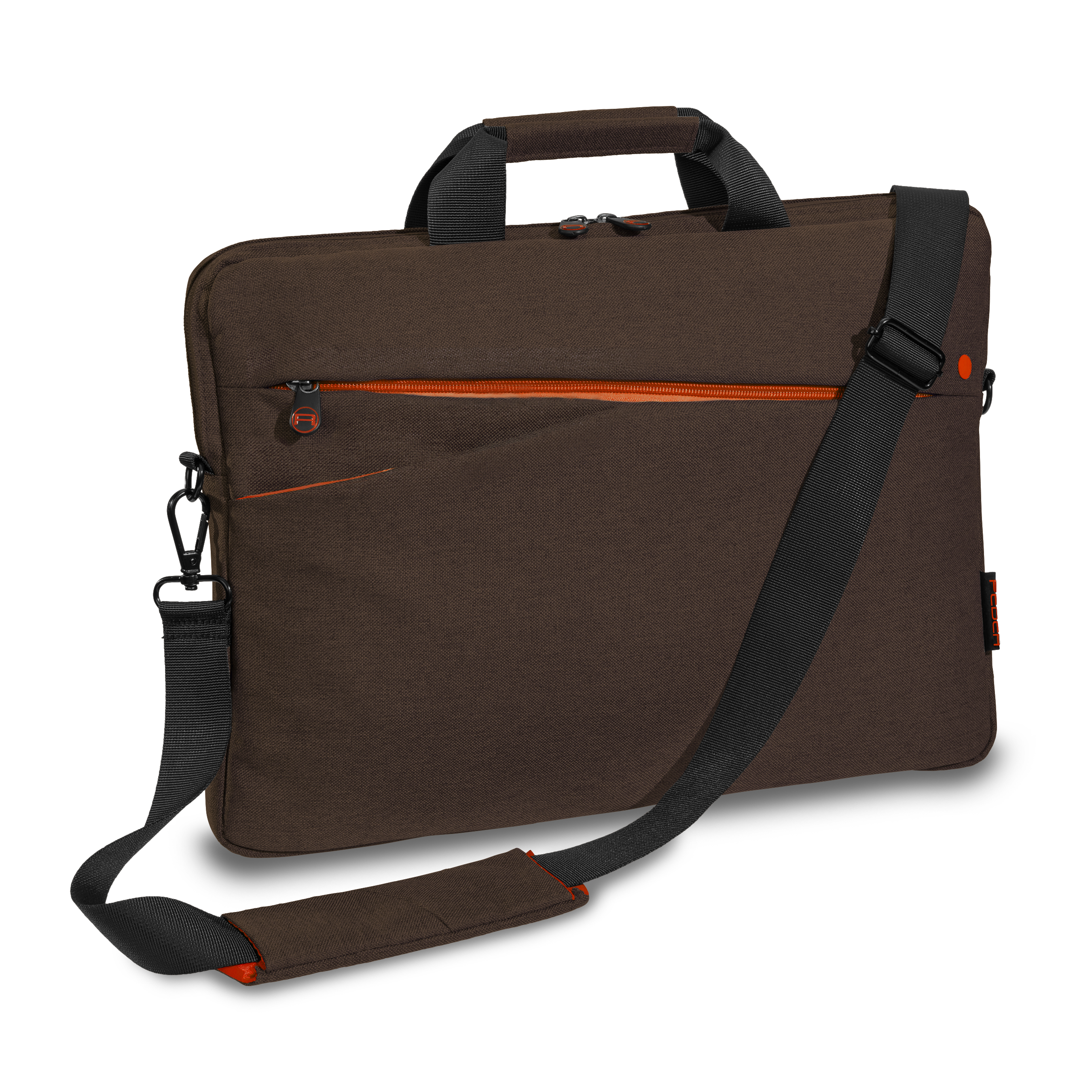Borsa per laptop marrone con cerniere arancioni e tracolla nera. Sfondo bianco.