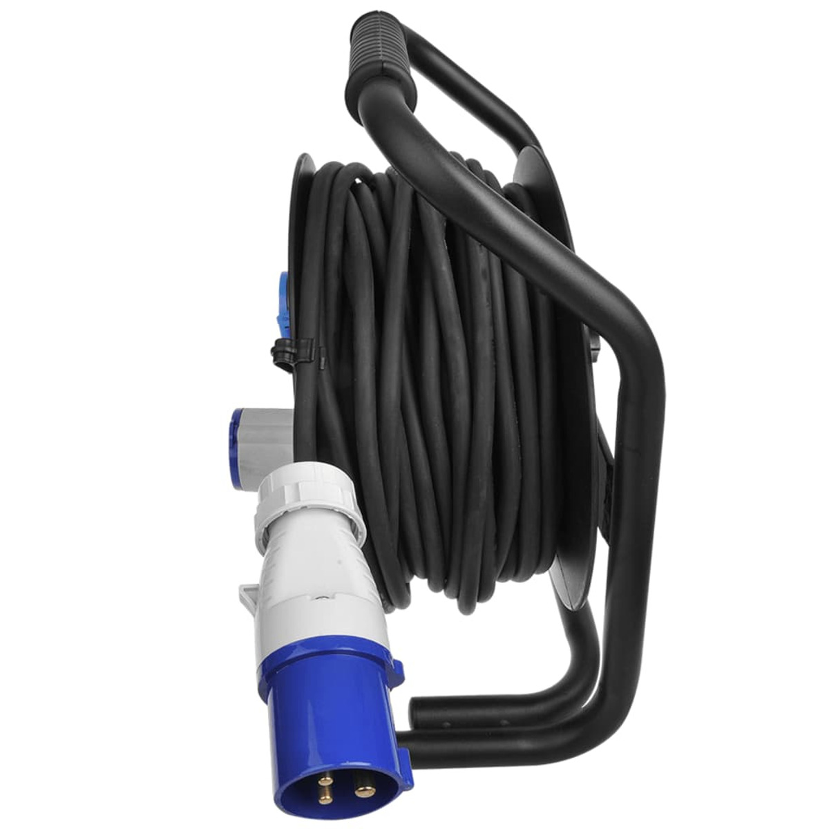 Schwarz-blaues Verlängerungskabel. Das Kabel ist aufgerollt, Stecker sichtbar.