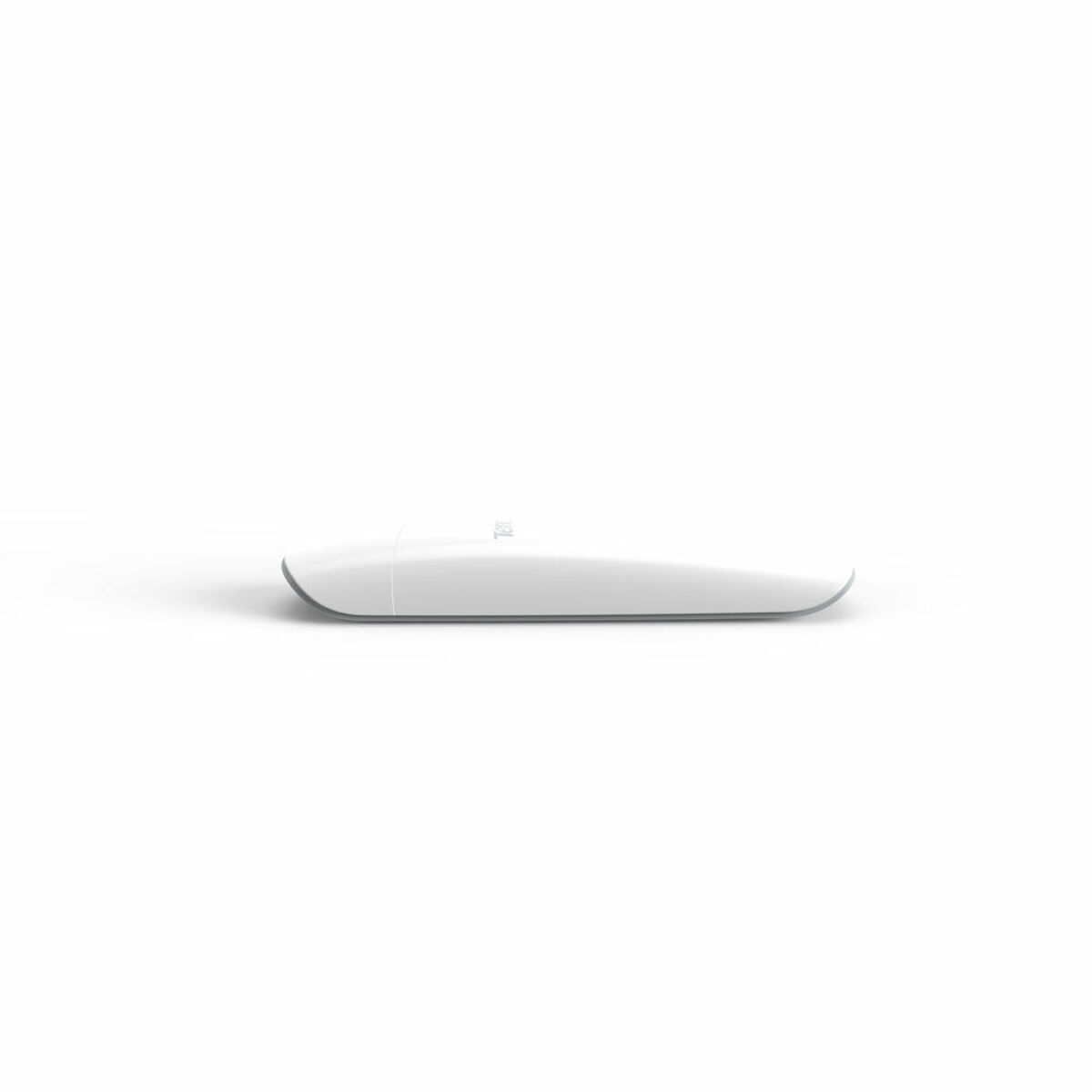 Un mouse per computer bianco e aerodinamico. È posizionato su una superficie bianca con un'ombra morbida.