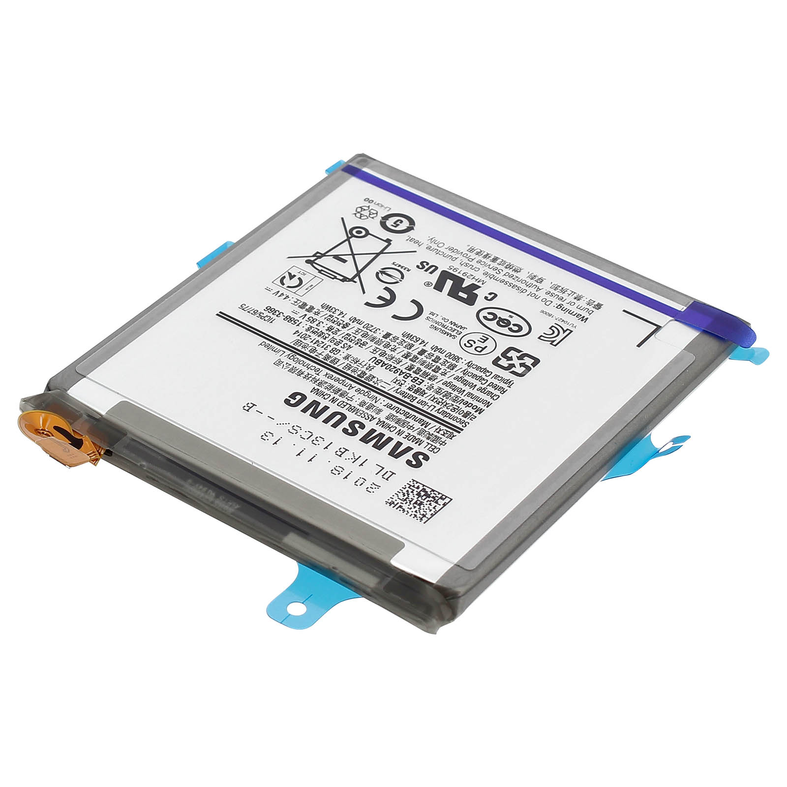 Une batterie de téléphone Samsung, avec des étiquettes et des avertissements. Elle se trouve dans un boîtier de protection argenté et bleu.