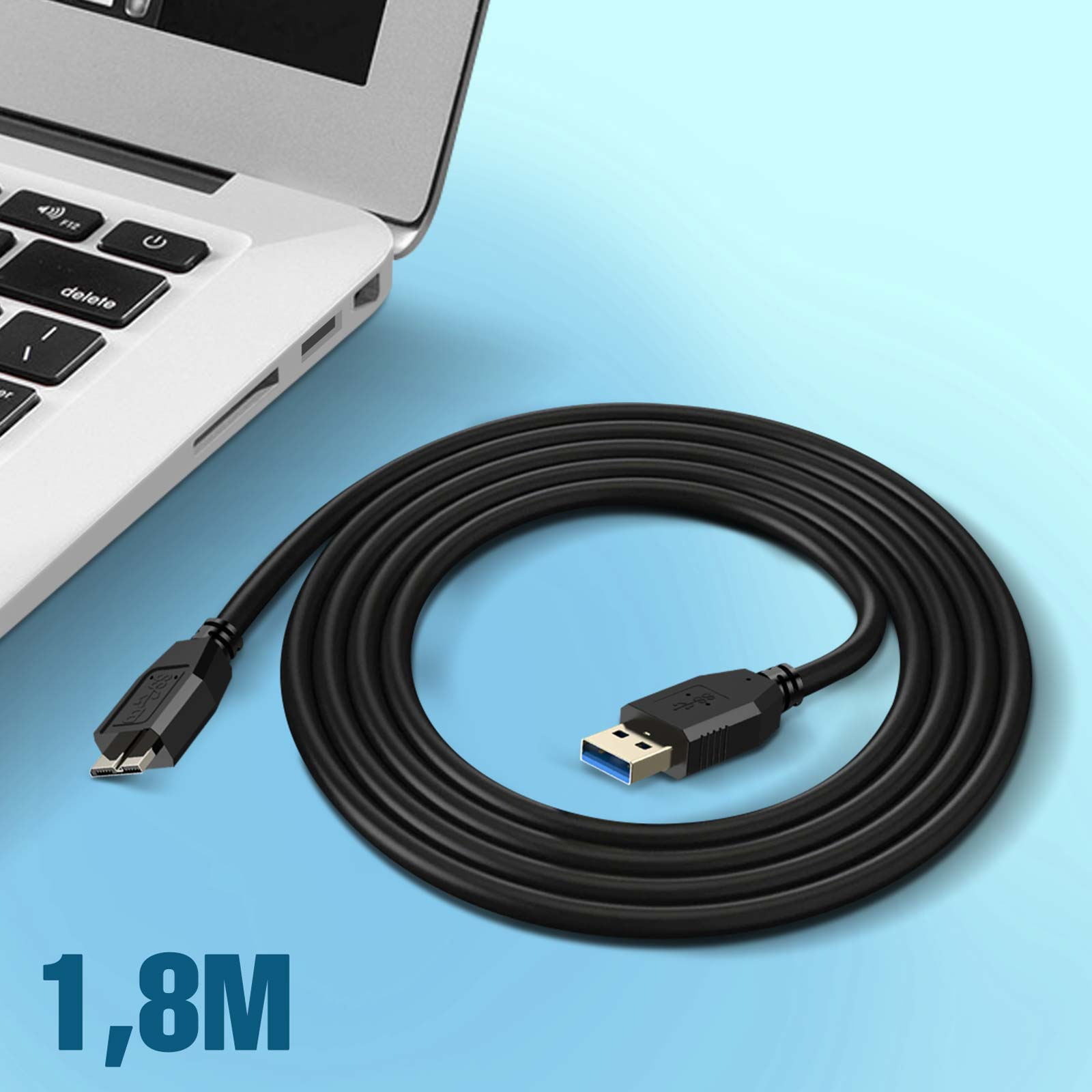 Un cavo USB nero collegato a un laptop. Il cavo è arrotolato e l'estremità USB è visibile.
