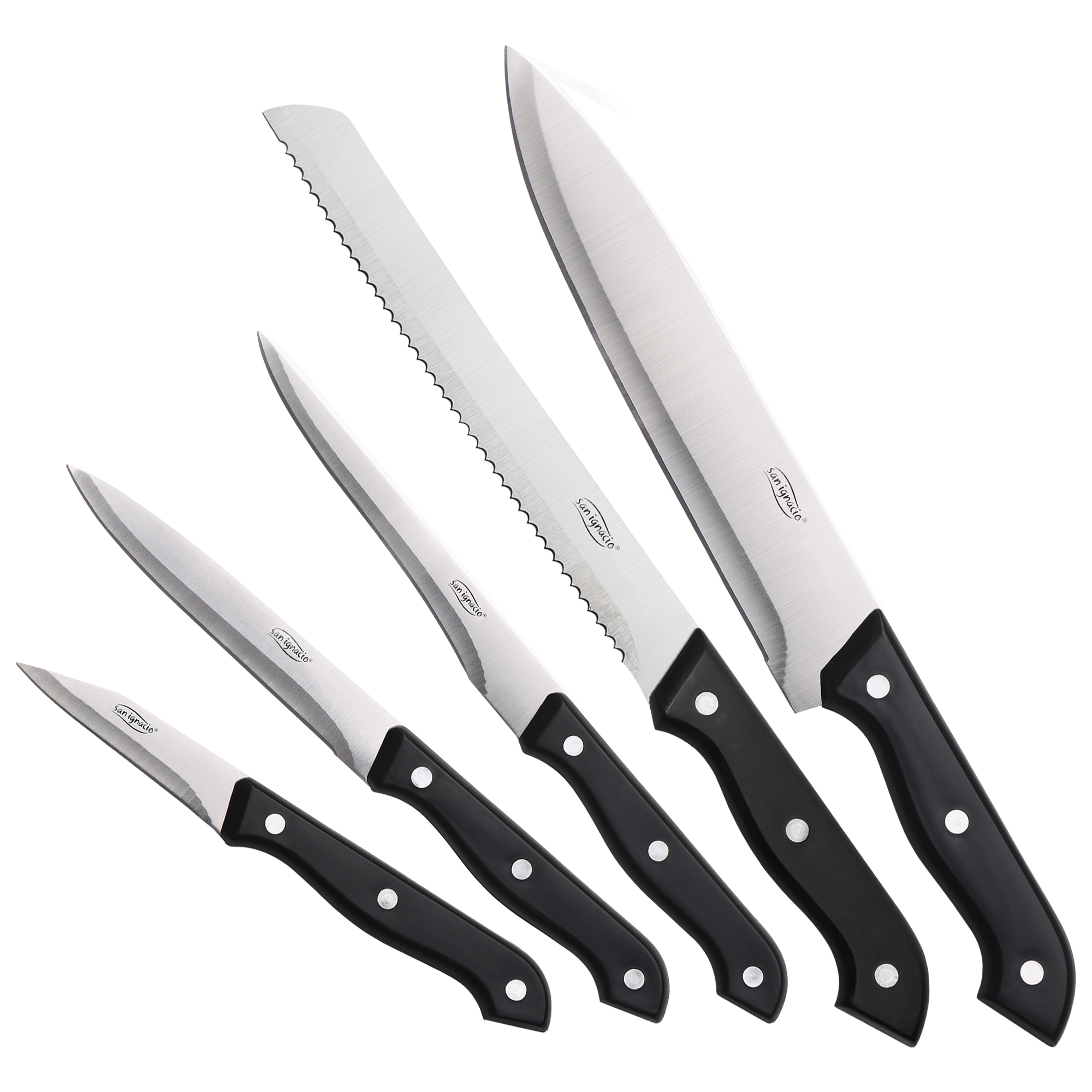 Cinco cuchillos de cocina con mangos negros dispuestos. Las hojas son de diferentes tamaños y formas.