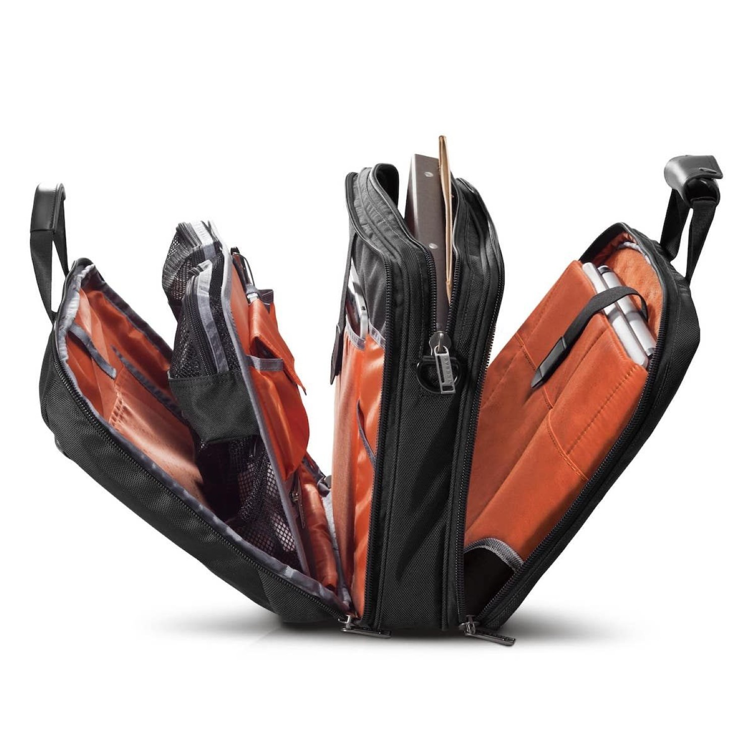 Eine schwarze Tasche, offen mit Fächern. Es gibt auch orangefarbene Bereiche im Inneren.