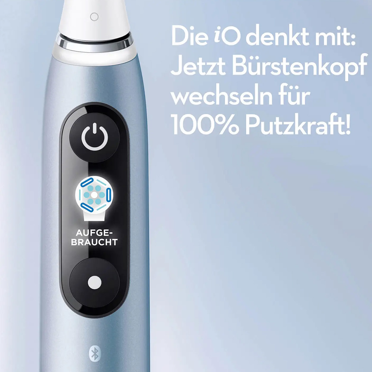Blaue elektrische Zahnbürste mit Ein/Aus-Taste und Anzeige 'verbraucht'. Text lautet: 'Bürste wechseln'.