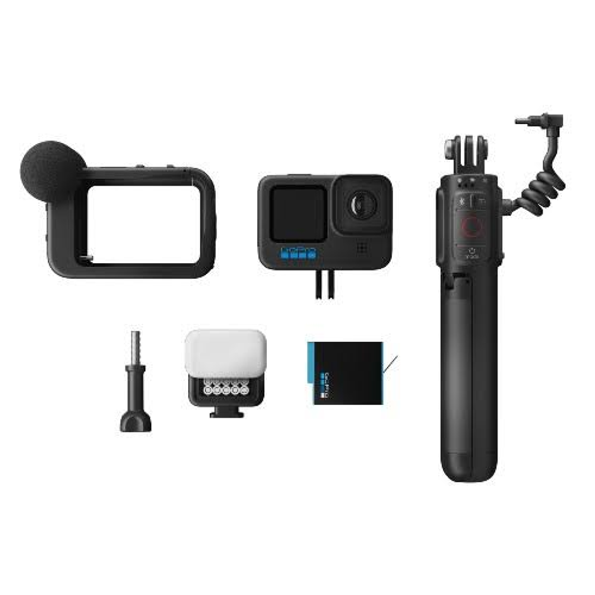 Una cámara GoPro con accesorios, incluyendo un micrófono, luz y un palo.