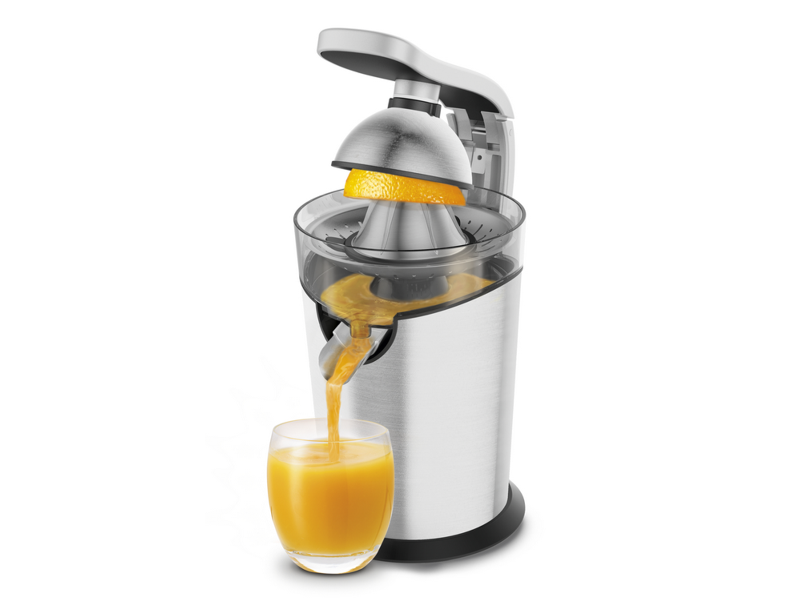 Wyżymarka z sokiem pomarańczowym wlewanym do szklanki. Połówka pomarańczy w środku.