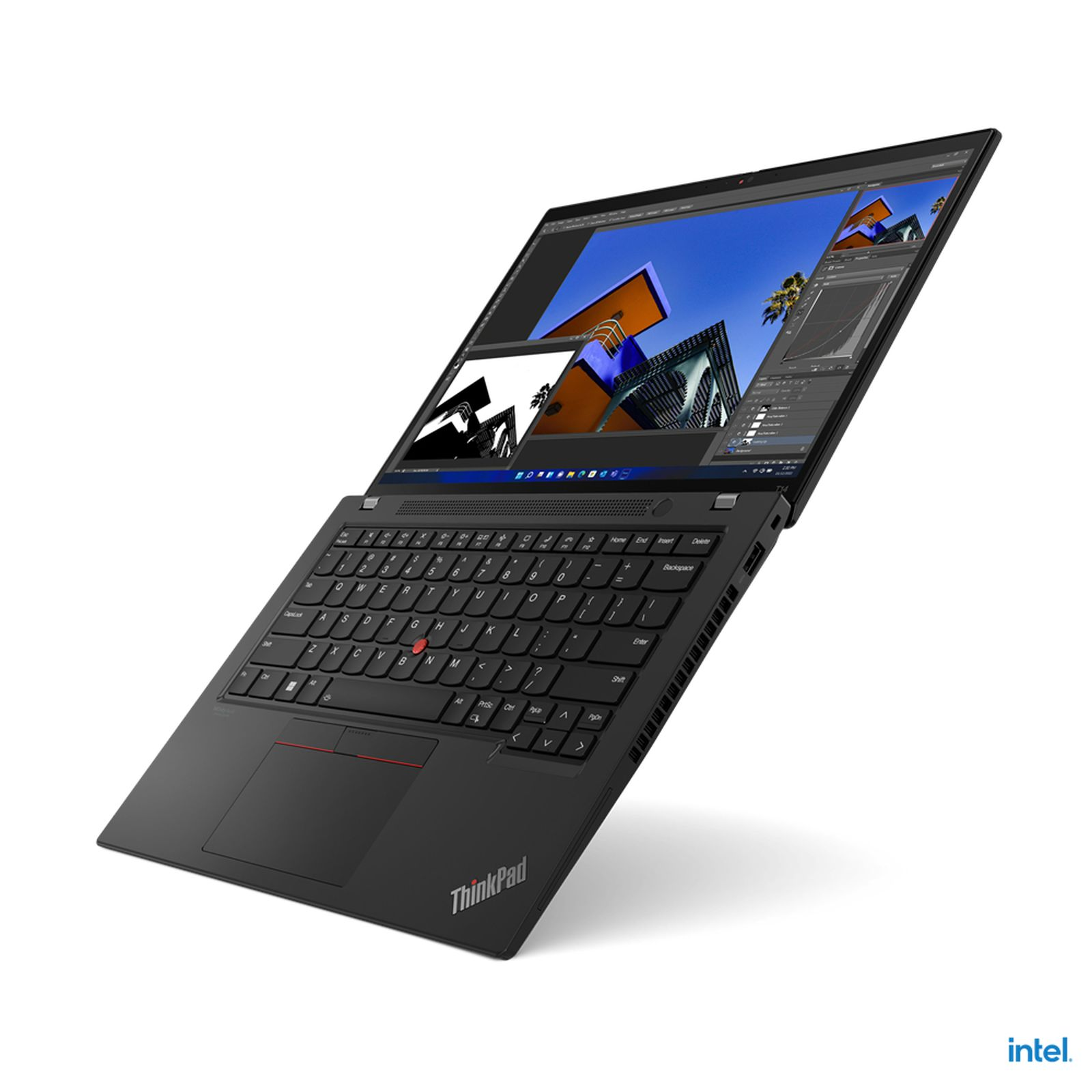 Schwarzer Laptop mit geöffnetem Bildschirm, der eine Foto-Bearbeitungsoberfläche zeigt, weißer Hintergrund.