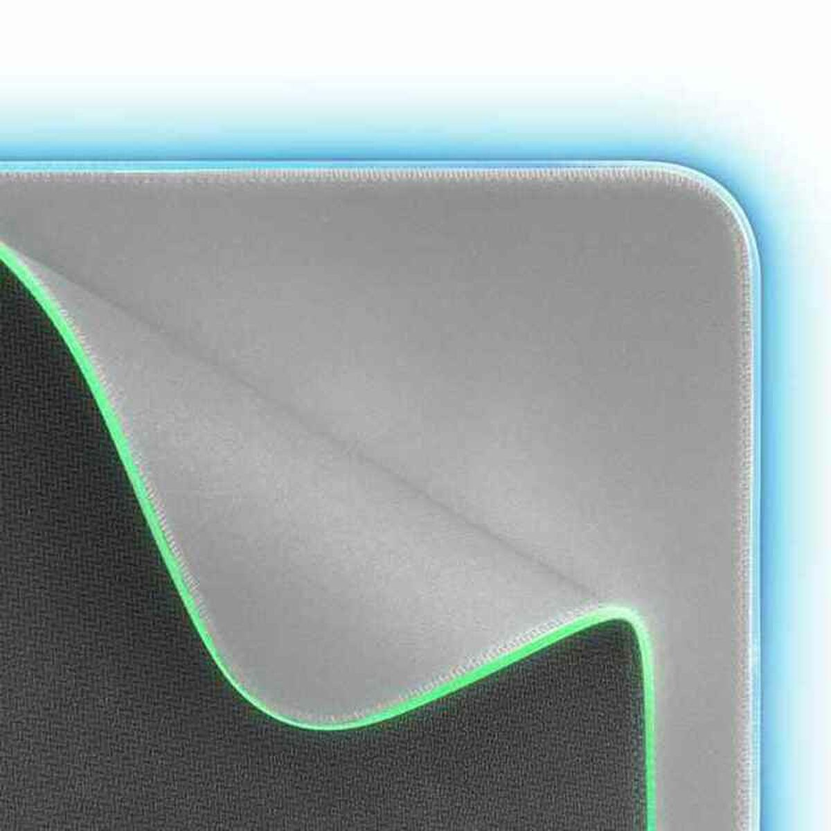 Podkładka pod mysz z jasnoniebieską krawędzią. Wierzchnia warstwa jest częściowo odchylona.