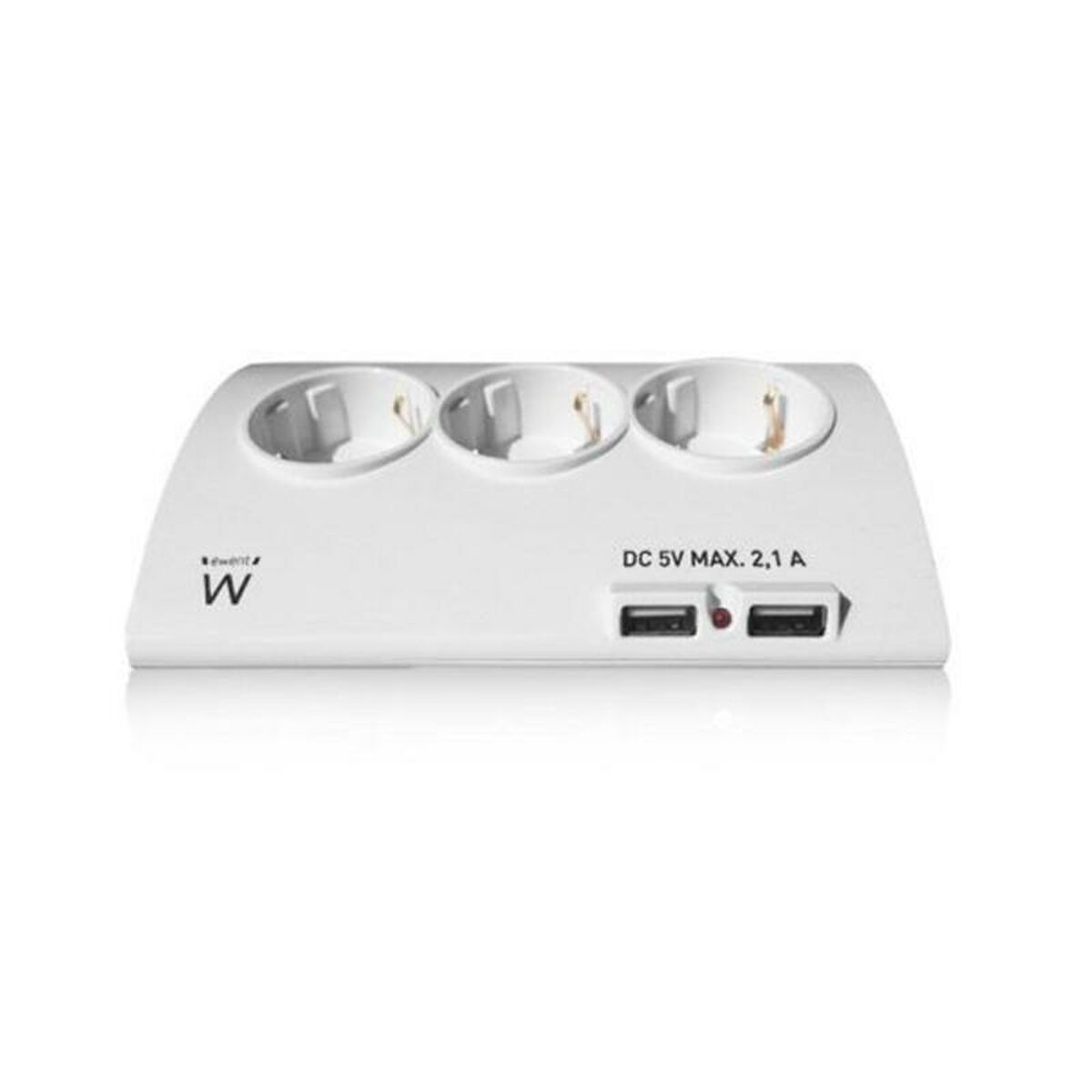 Wit oplaadstation met drie stopcontacten en twee USB-poorten.