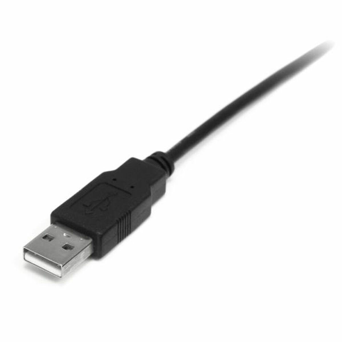 Een zwarte USB-kabel met een USB-A-connector aan één uiteinde en een zwarte connector aan het andere uiteinde. Witte achtergrond.
