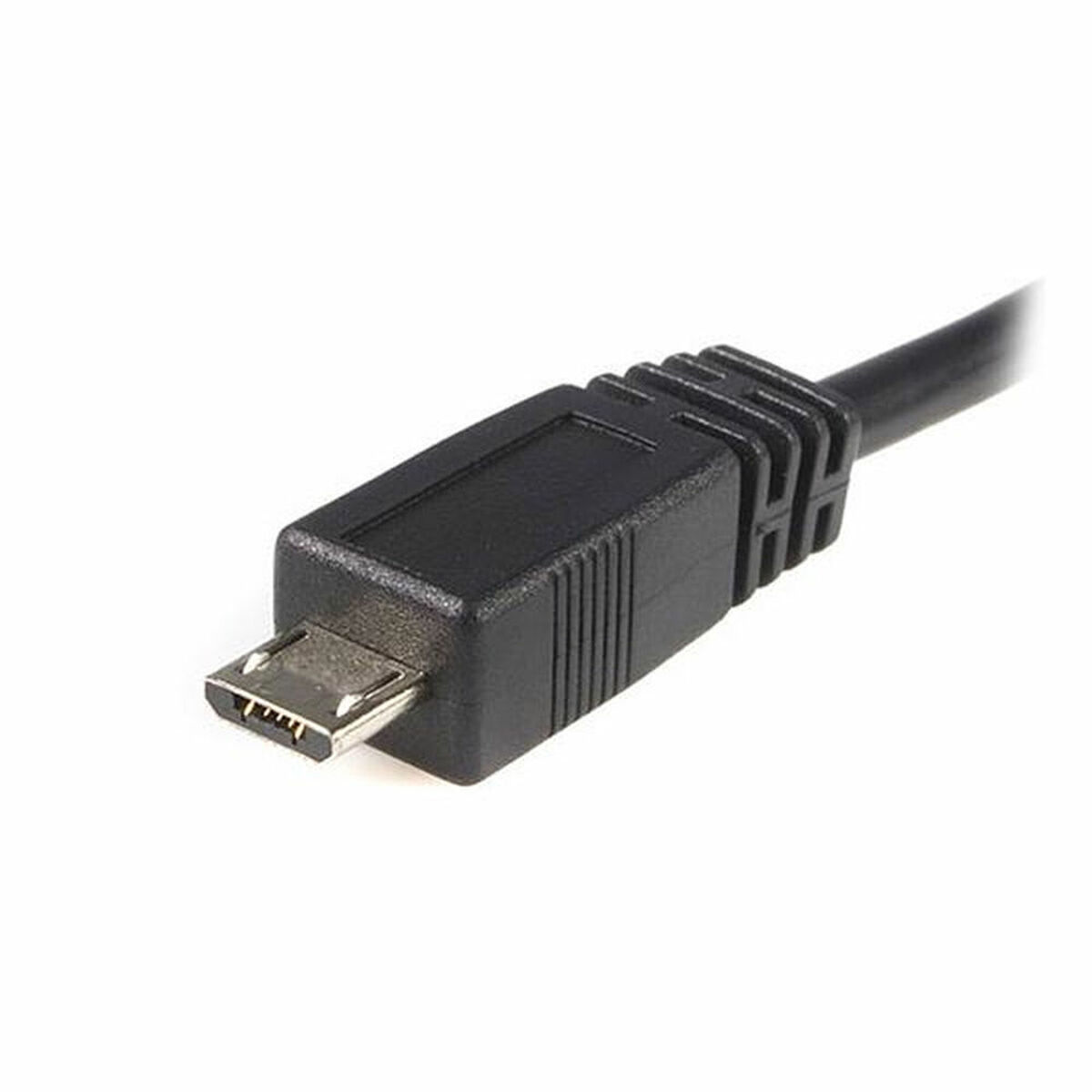Zwarte micro-USB-kabel, schuine weergave, witte achtergrond. Connector detail, geribbelde textuur.