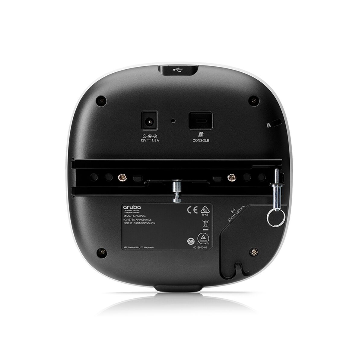 Widok z tyłu białego punktu dostępowego Aruba z portami i uchwytem montażowym.