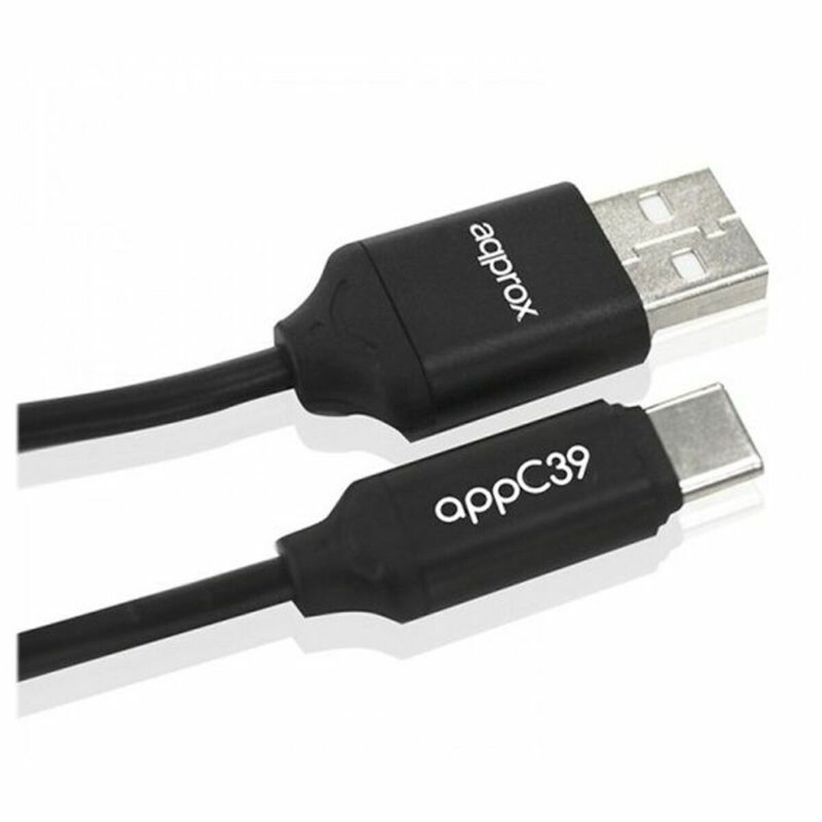 Due cavi USB neri con connettori diversi. Sfondo bianco.