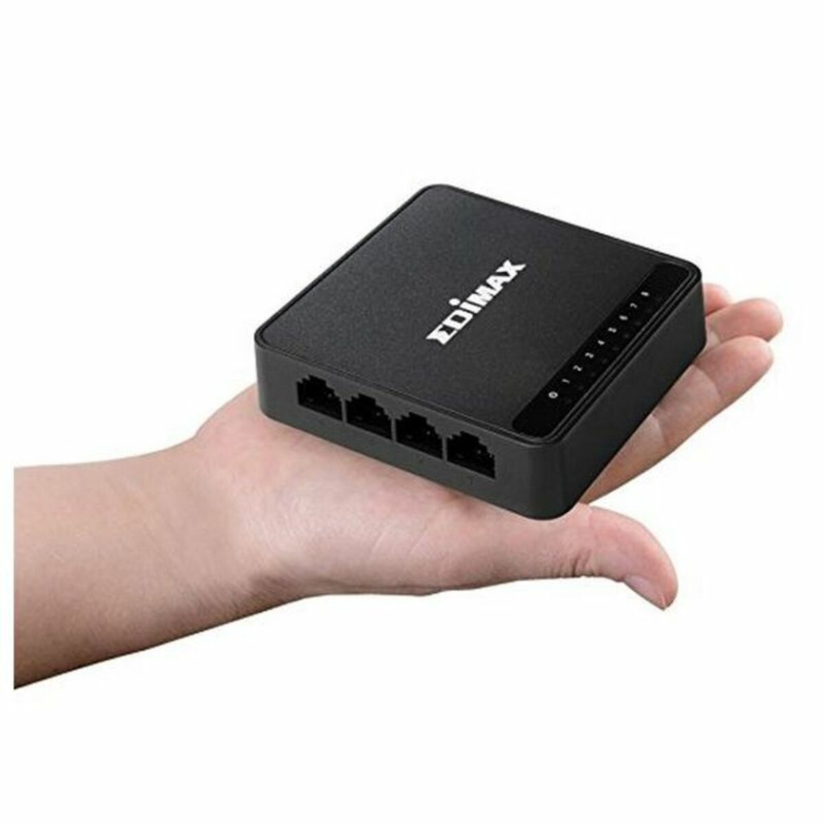 Schwarzer Netzwerk-Switch in der Hand gehalten.