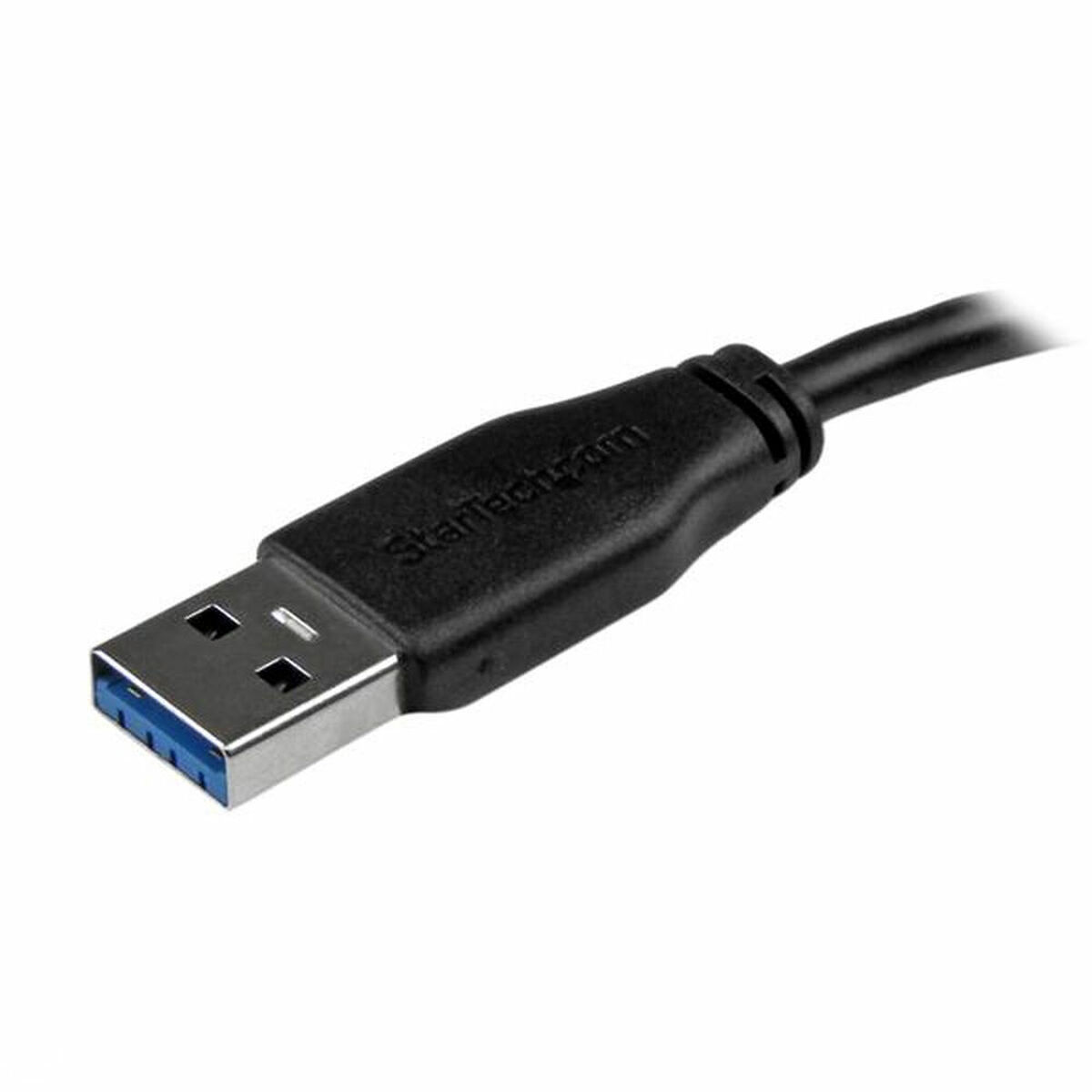 Zwarte USB 3.0 connector, blauwe plastic binnenin. StarTech.com label op de connector.