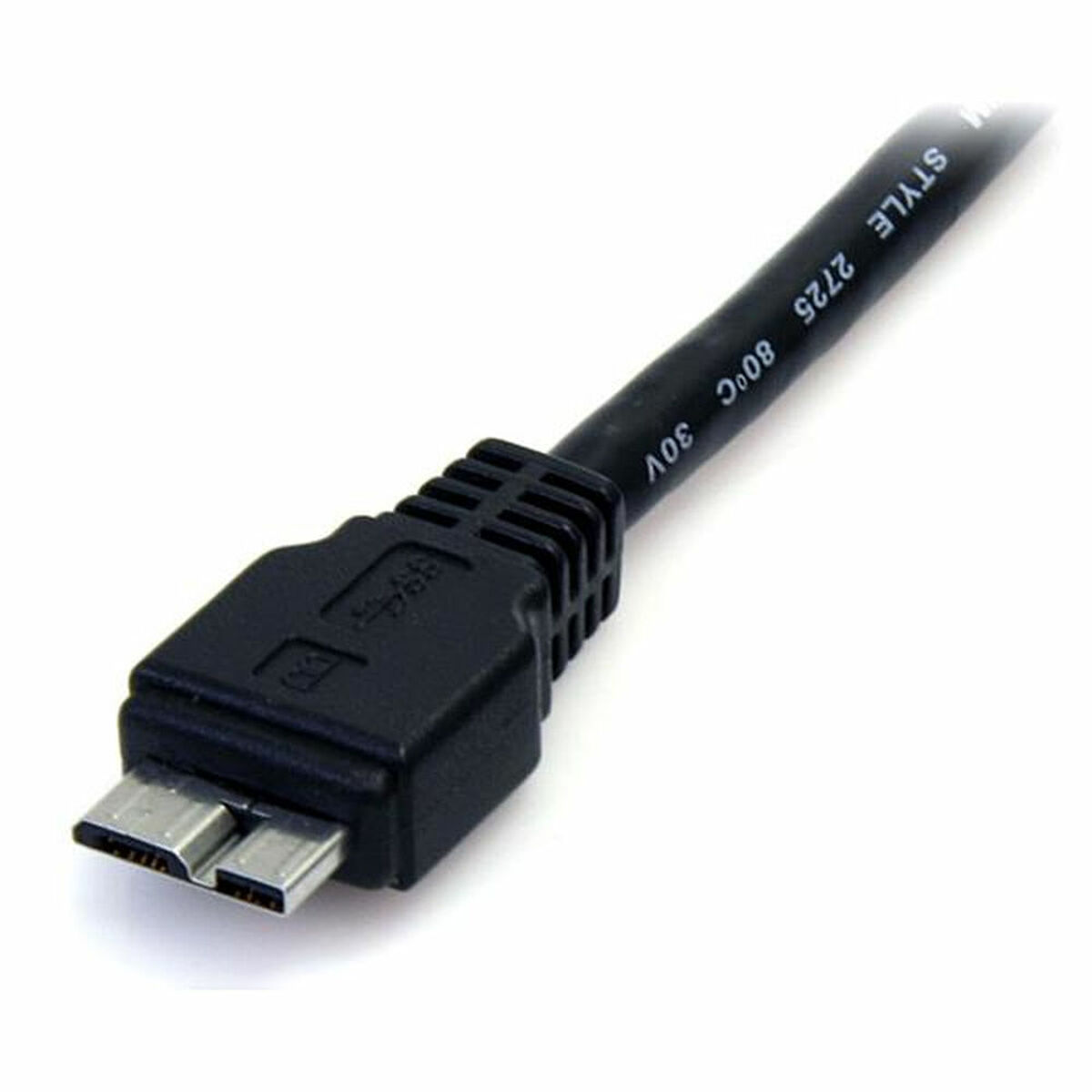 Un cable SATA negro con dos conectores, sobre un fondo blanco.