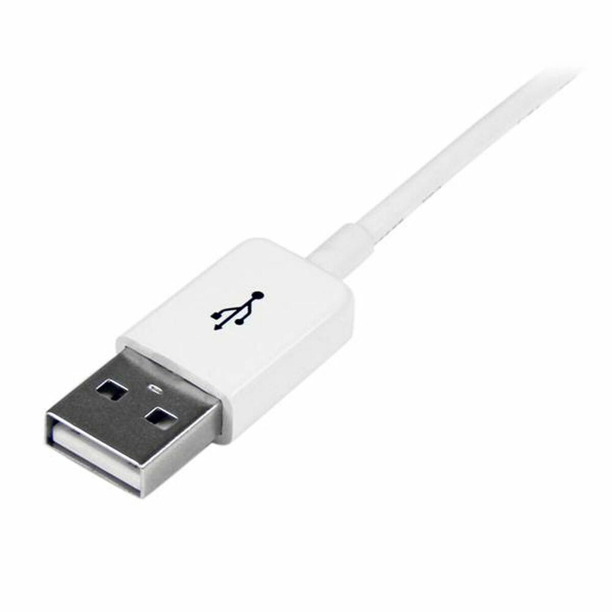 Witte USB-kabel met een USB-A-connector. Witte achtergrond.