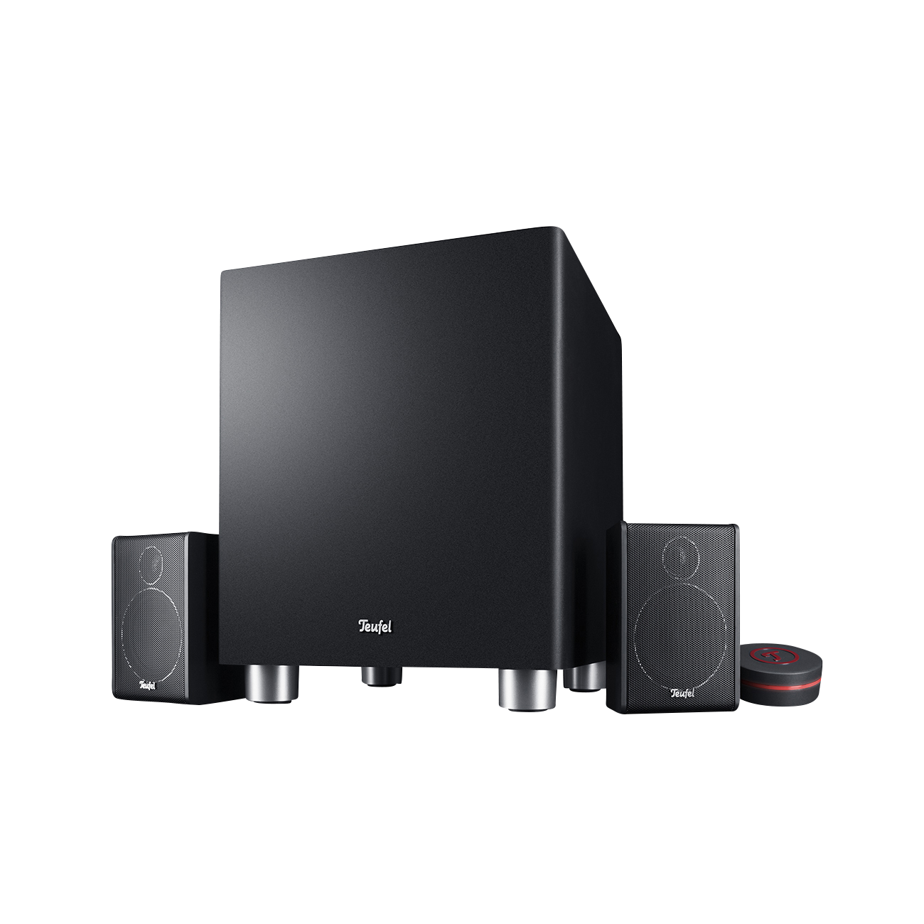 Schwarzes Lautsprechersystem mit Subwoofer und zwei Satellitenlautsprechern. Eine Fernbedienung ist auch dabei.