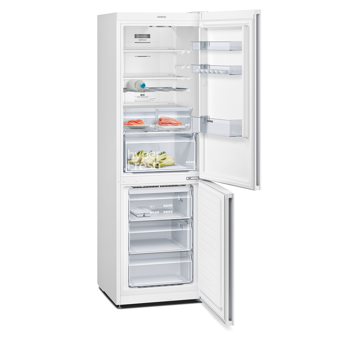 Refrigerador blanco abierto, mostrando estantes, cajones y comida adentro.