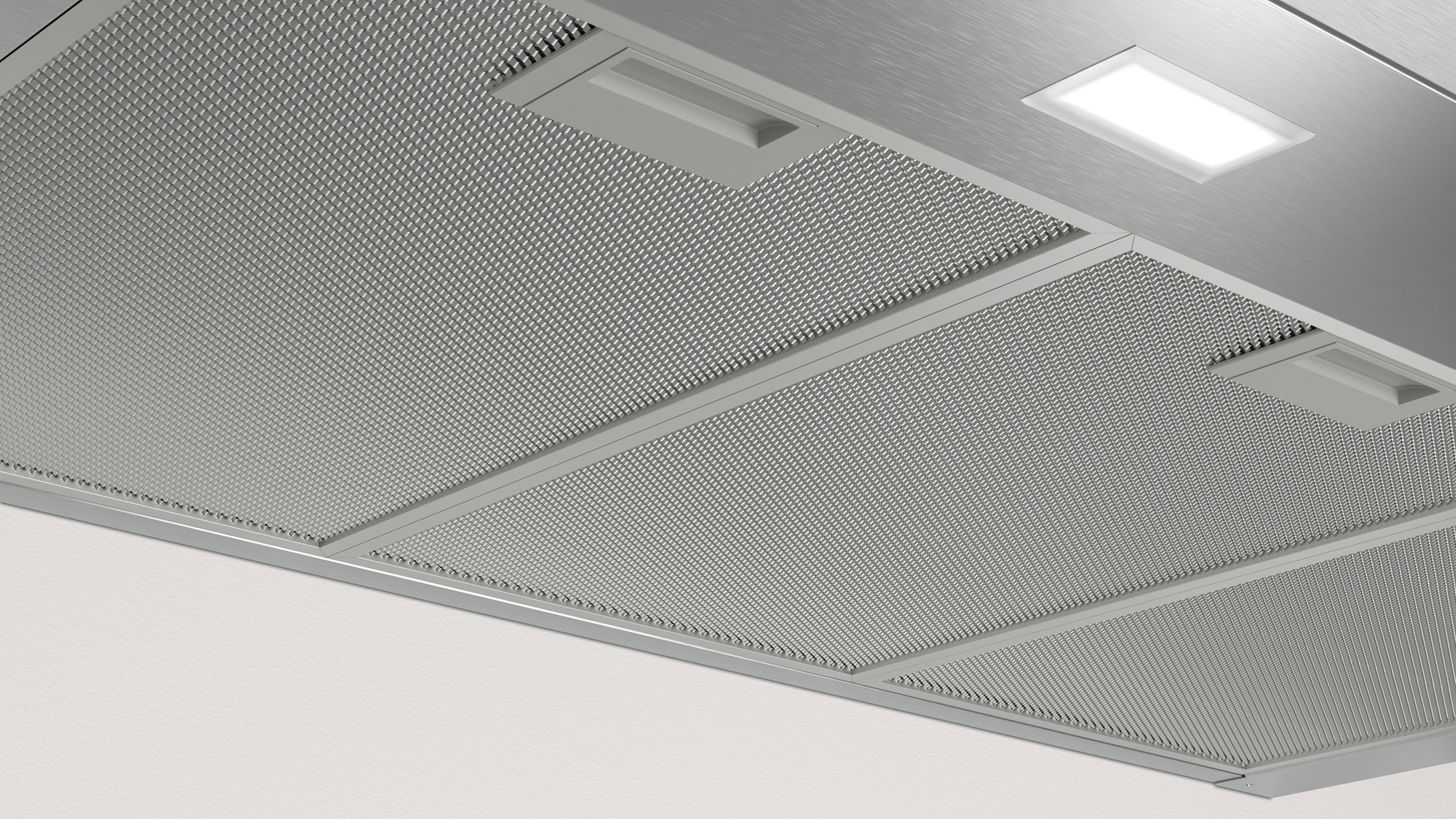 Filtri per cappa in acciaio inox. Design in metallo perforato con incavi per maniglie.