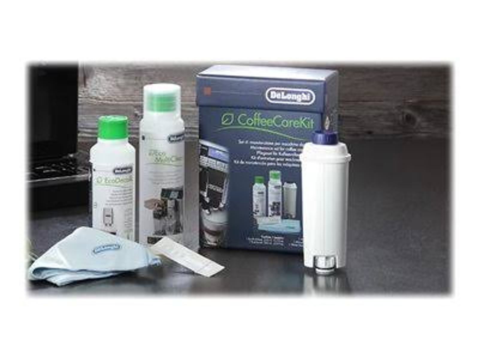 Un DeLonghi CoffeeCareKit con productos de limpieza y descalcificación.