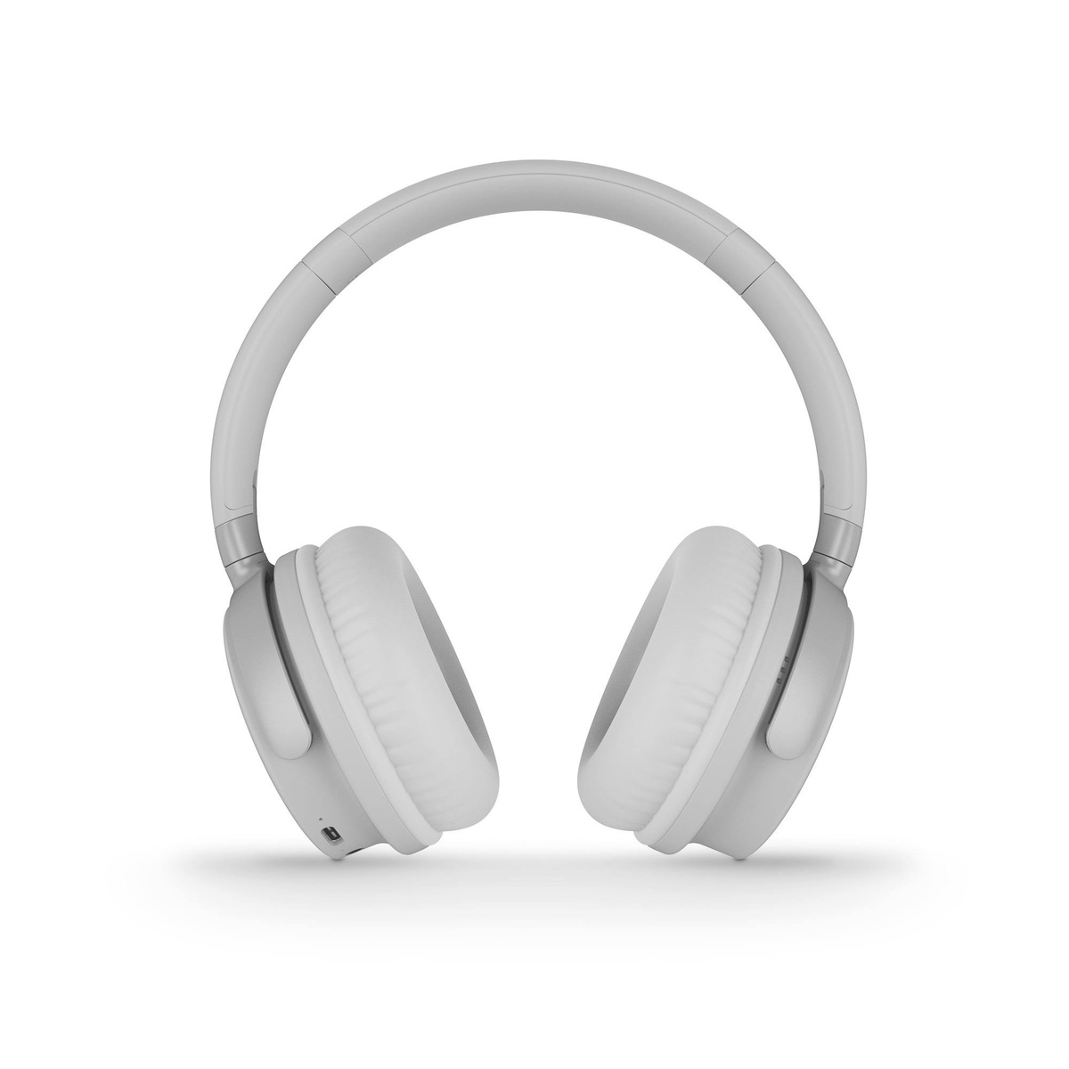 Un par de auriculares grises con almohadillas blancas, foto de estudio.