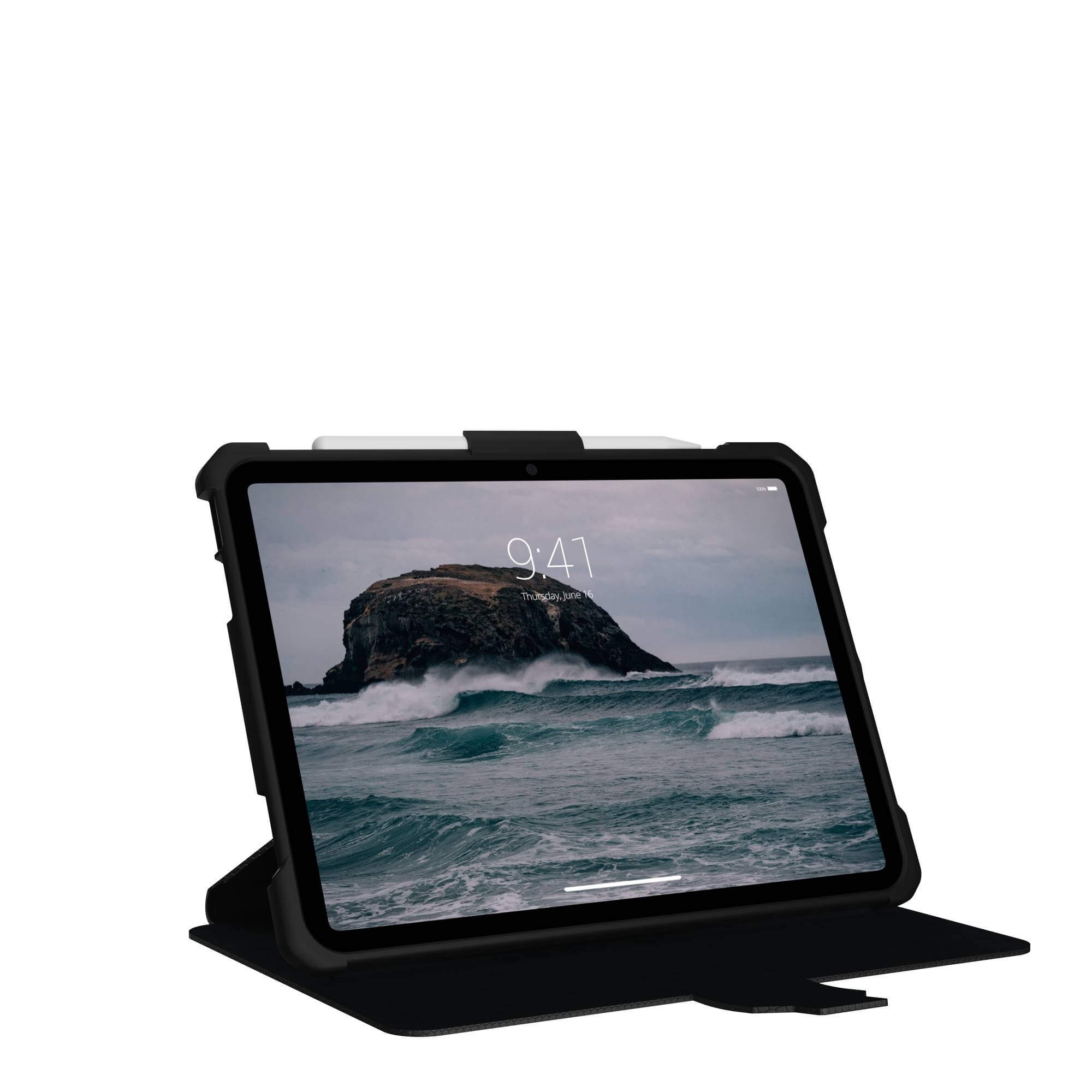 Tablet in schwarzem Gehäuse, Bildschirm zeigt Landschaft, Stift oben. Schwarzer Deckel offen.