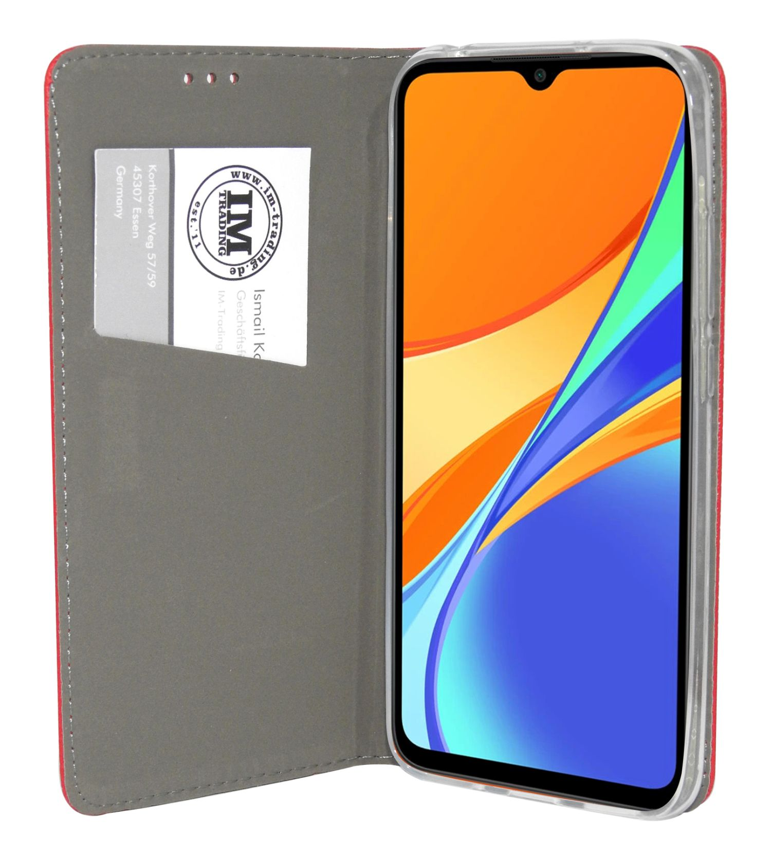 Uno smartphone in una custodia a portafoglio rossa con un bordo in plastica trasparente, aperto per mostrare lo schermo.