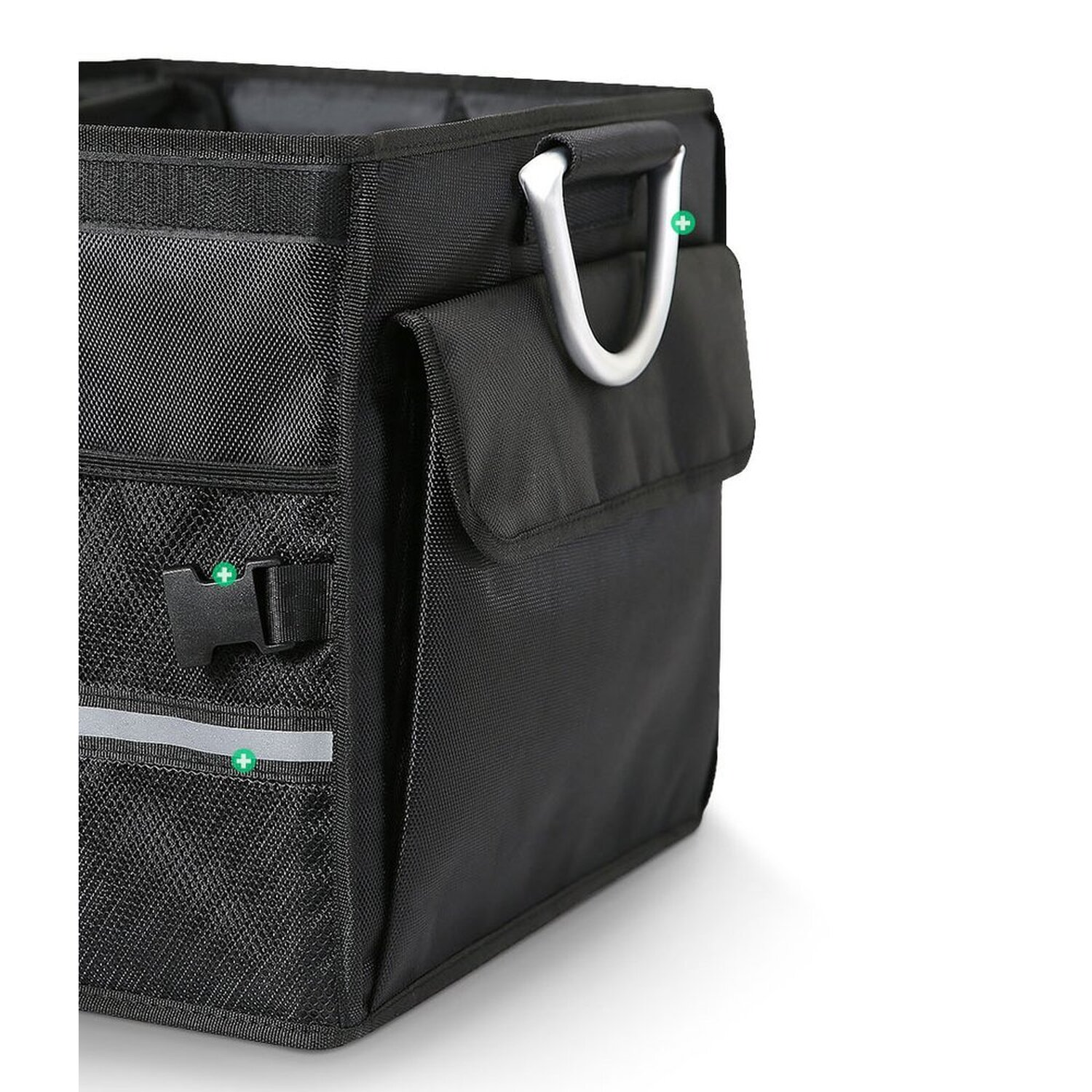 Ein schwarzer Auto-Organizer mit Taschen und einem Griff auf weißem Hintergrund.