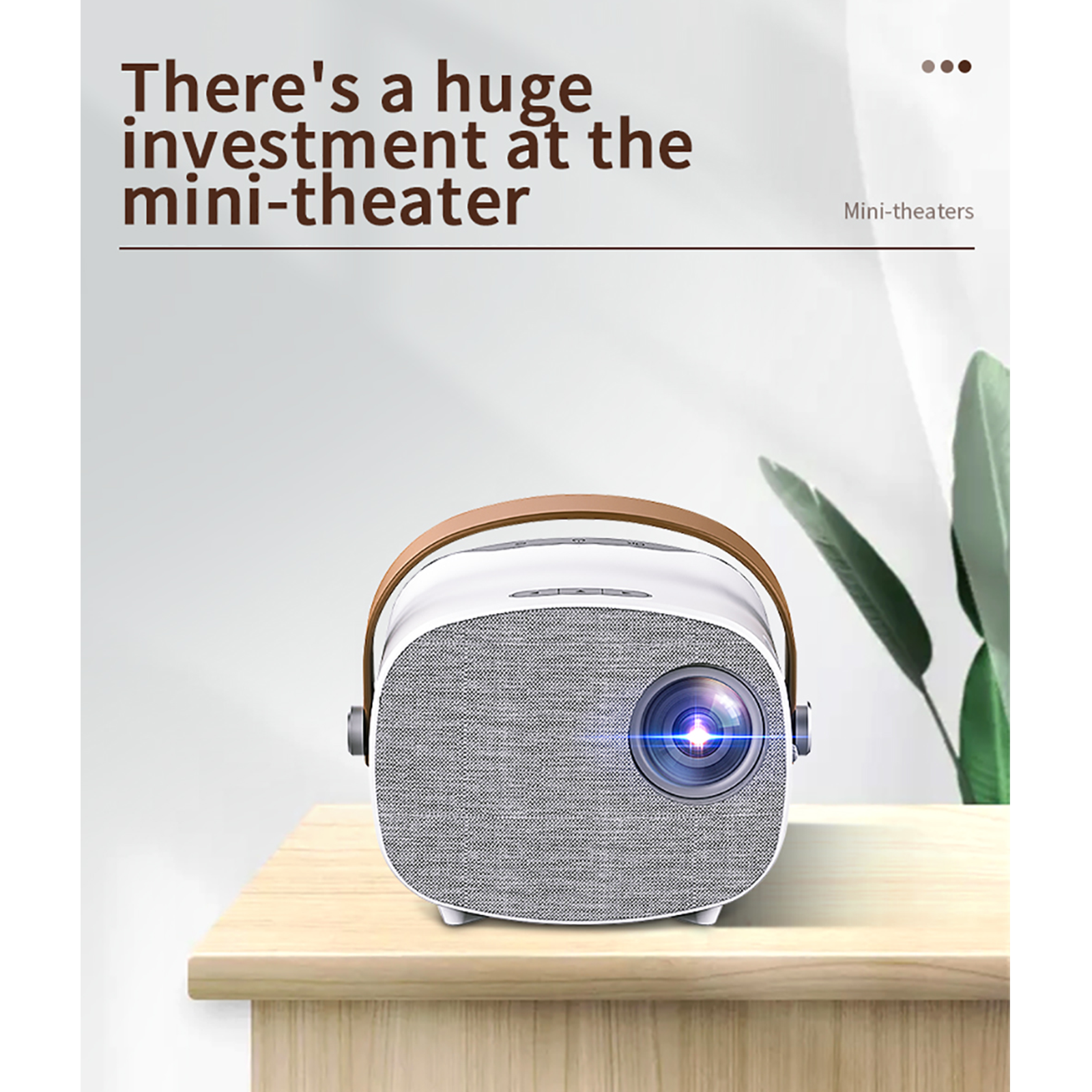 Un proyector blanco con asa marrón sobre una mesa de madera, texto dice 'Mini-cines'.