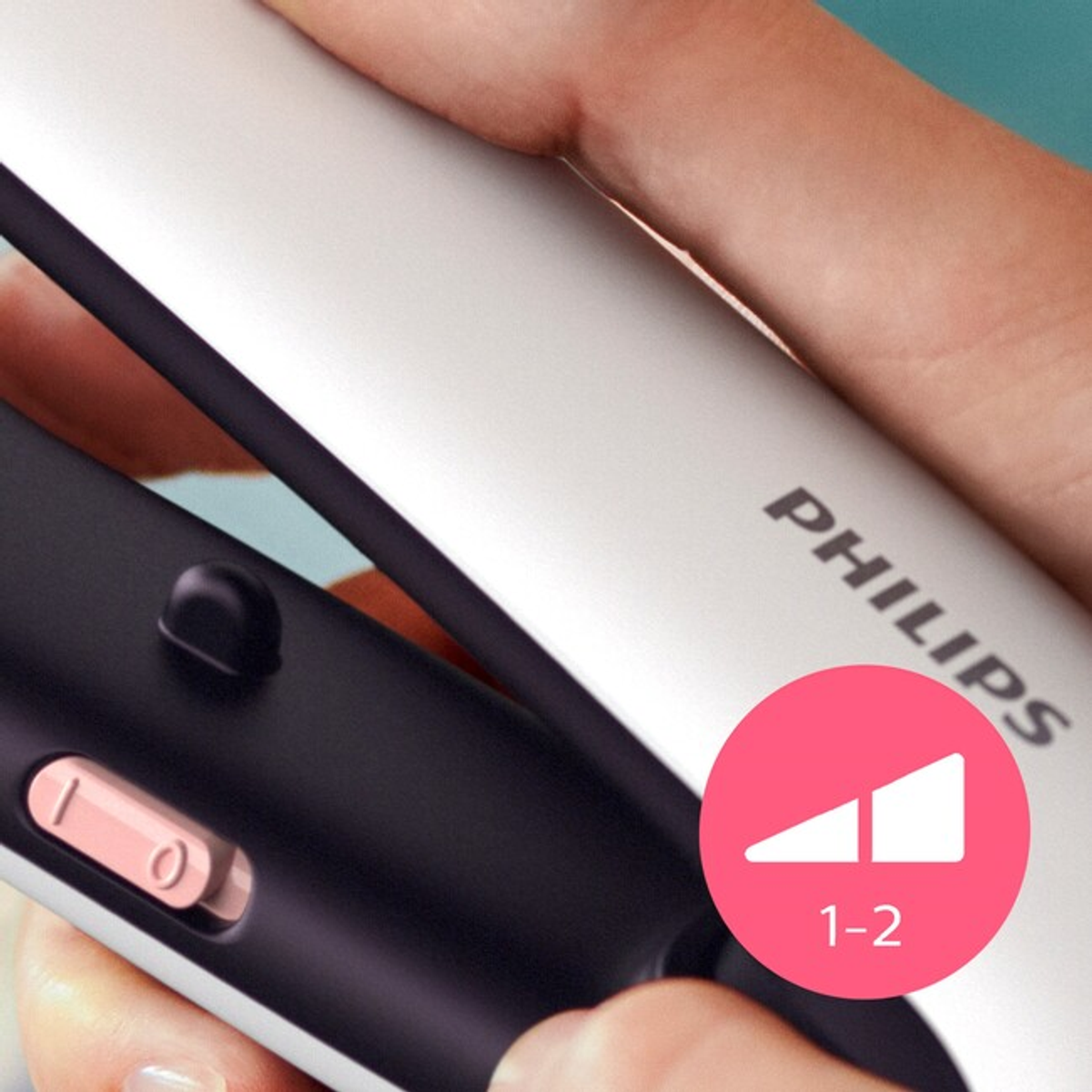 Persona che usa una piastra Philips, quadrante rosso mostra 1-2.