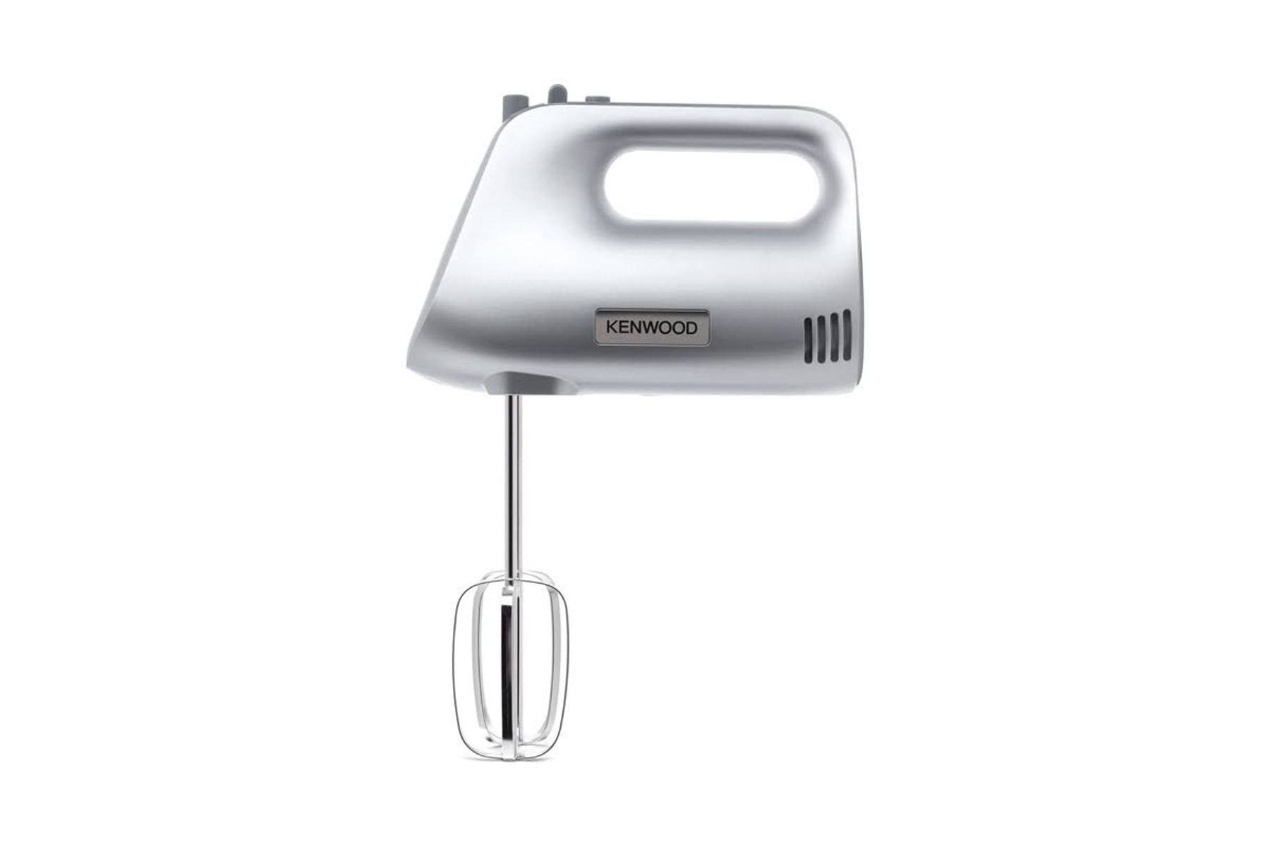 Ein silberner Kenwood-Handmixer auf weißem Hintergrund, mit einem einzelnen Schneebesen.