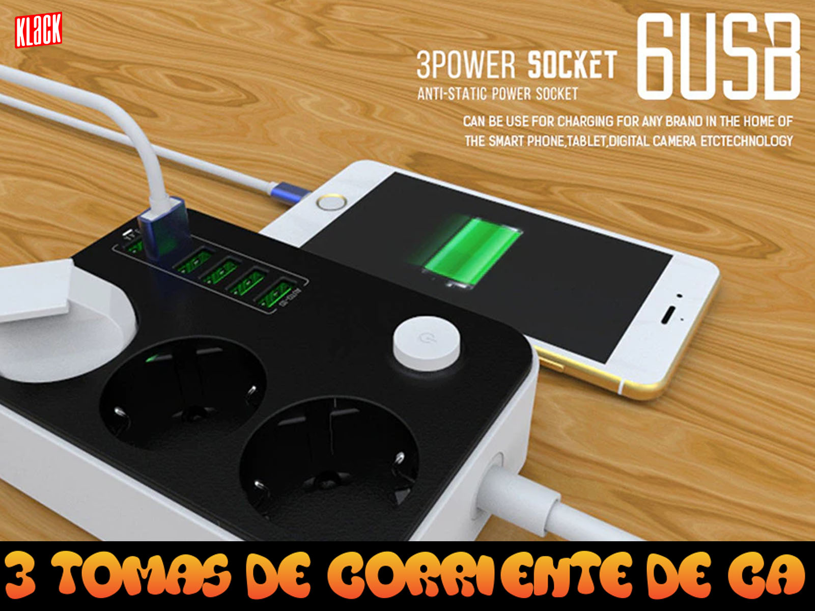 Regleta con enchufes, puertos USB y teléfono cargando.